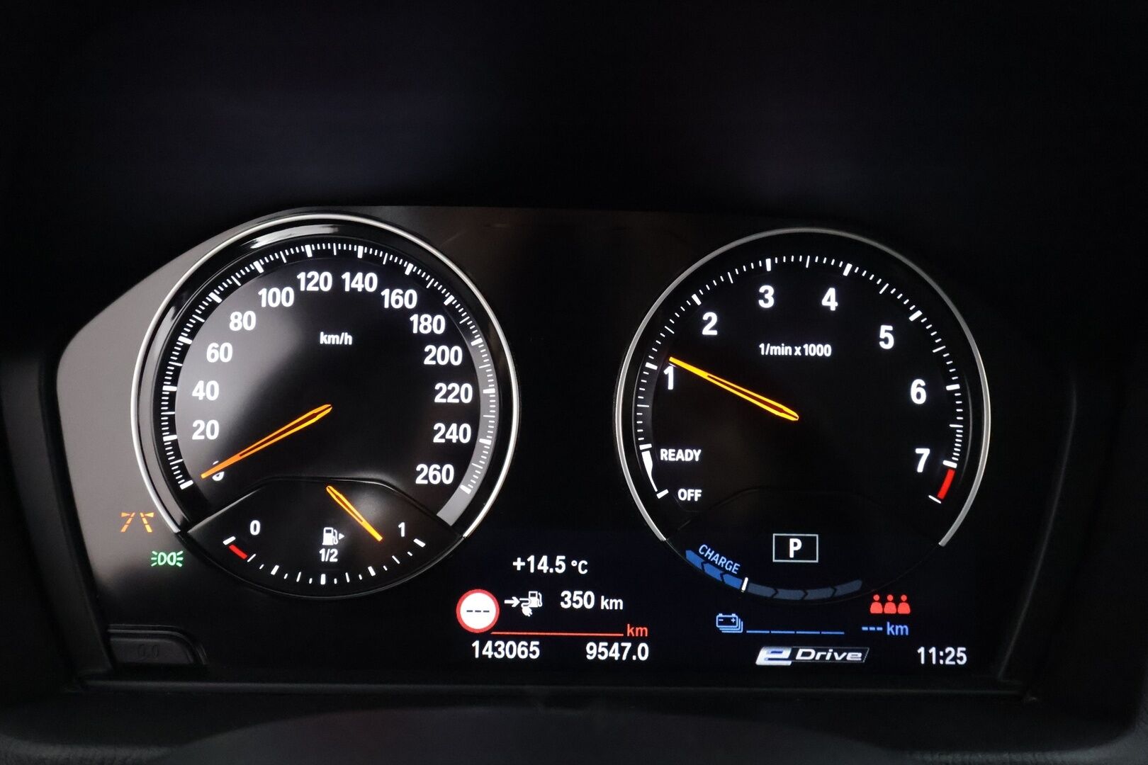 BMW X1 2021 F48 xDrive25e A Charged Edition Sport * ACC / HUD / Lisälämmitin / H/K / P.kamera / Sporttipenkit * - 1.Om Suomi-auto / Akku kuntotarkastettu SoH 90,2% / Kahdet Renkaat / 2x Lataus