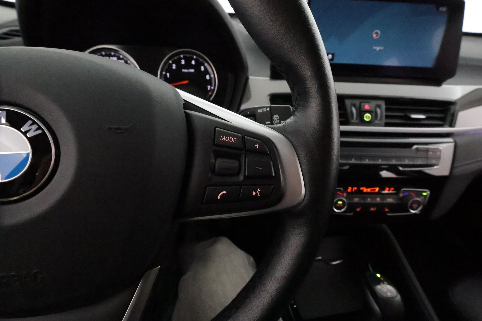 BMW X1 2021 F48 xDrive25e A Charged Edition xLine **HUD / LED-valot / P.Kamera / Navi / Sporttipenkit** - 1-om Suomi-auto / 2x Latauskaapelit / Kahdet Renkaat / Merkkihuolletu!