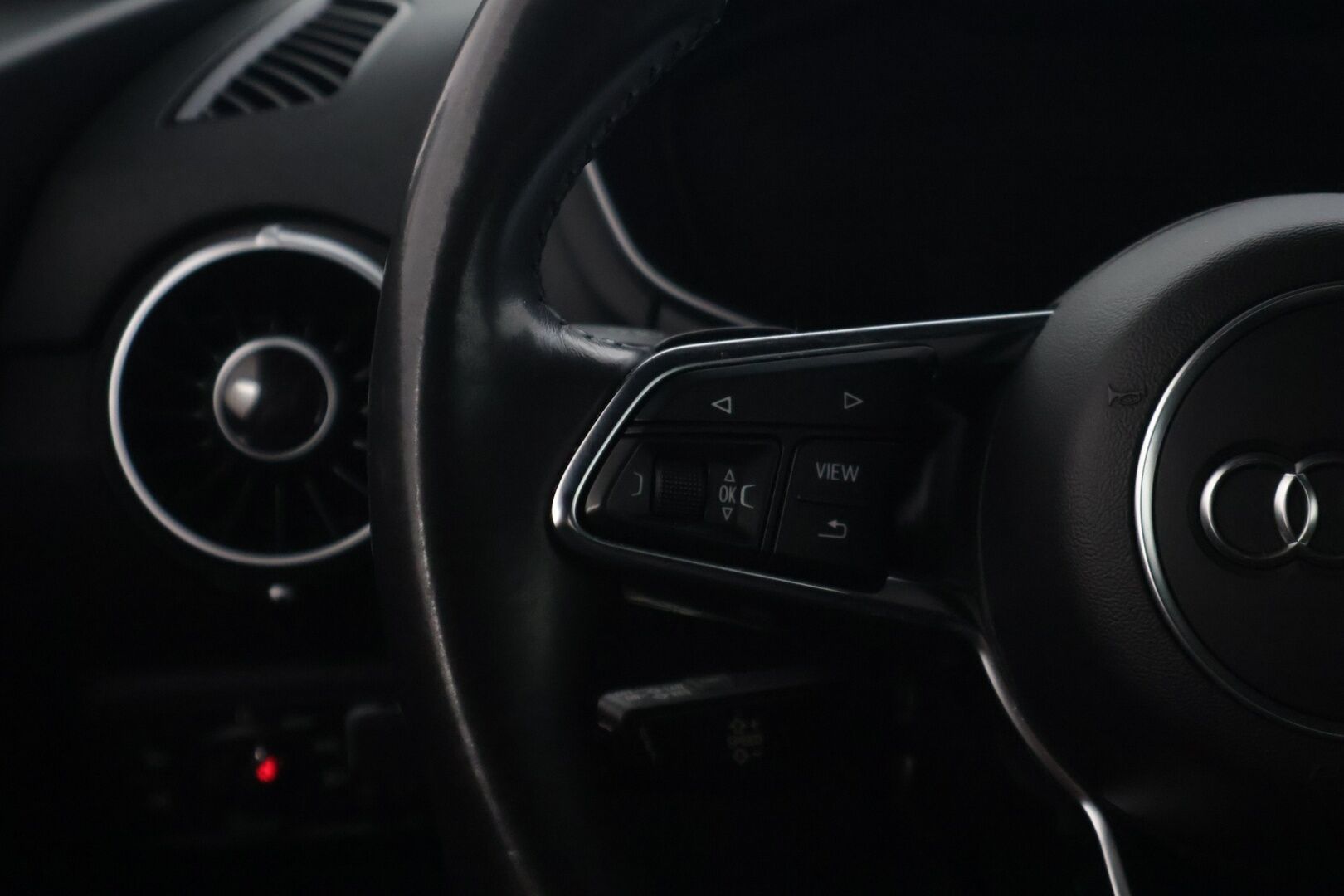 Audi TT 2015 Coupé 2,0 TFSI 169 kW quattro S tronic * Digimittaristo / Keyless / Dynaamiset vilkut / FlatBottom / Sport -alusta / Webasto* - Todella mallikkaalla huoltohistorialla! / Kahdet renkaat alumiinivanteilla!