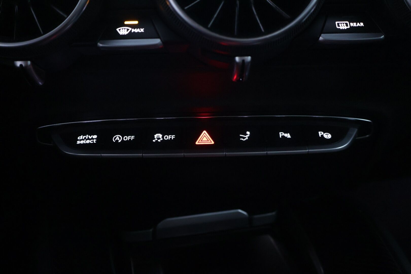 Audi TT 2015 Coupé 2,0 TFSI 169 kW quattro S tronic * Digimittaristo / Keyless / Dynaamiset vilkut / FlatBottom / Sport -alusta / Webasto* - Todella mallikkaalla huoltohistorialla! / Kahdet renkaat alumiinivanteilla!