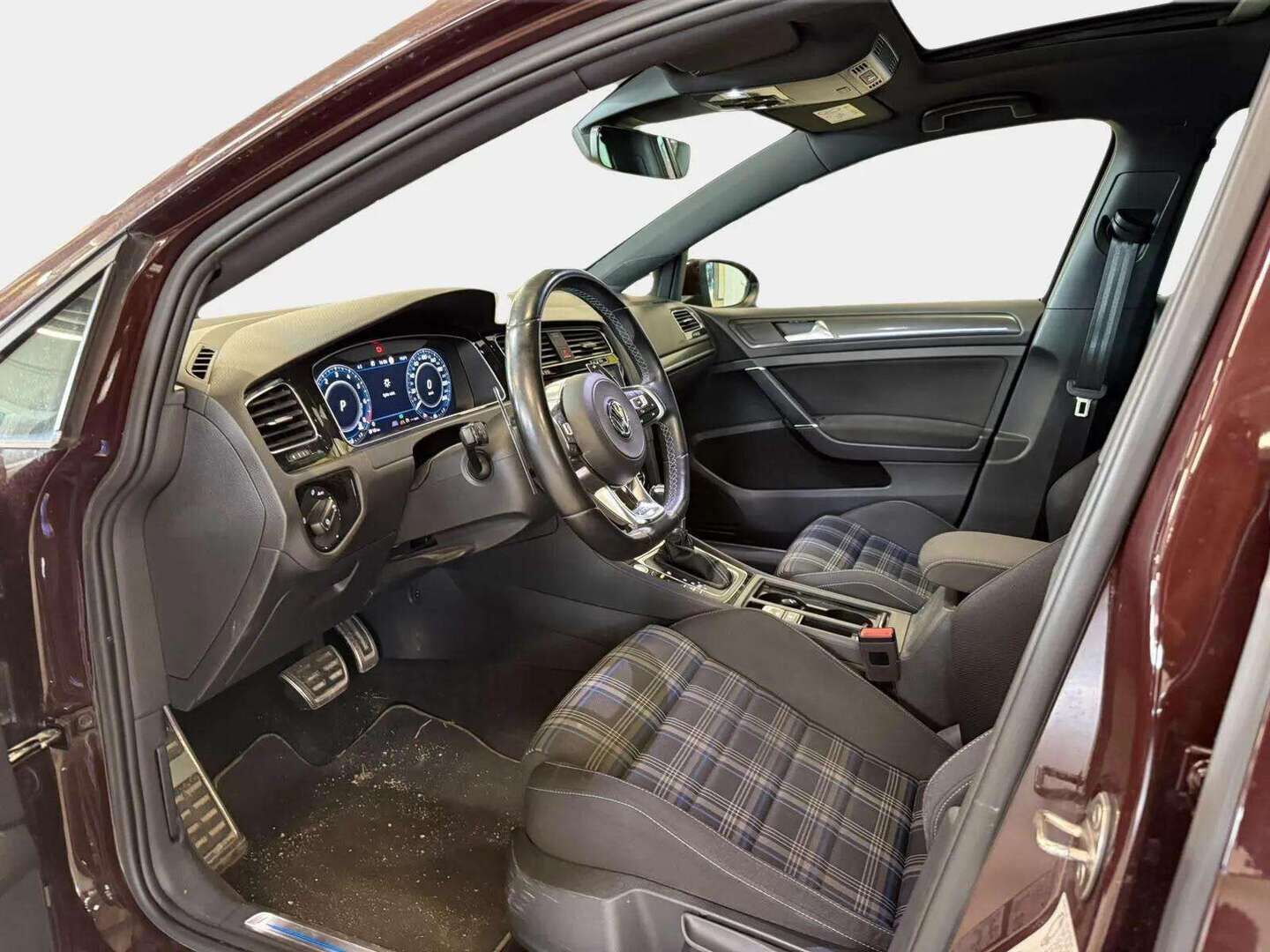 Volkswagen Golf 2017 GTE Plug-In Hybrid 150 kW (204 hv) DSG-automaatti - | ACC | Digimittaristo | Panorama | BC Racing | BLIS | Navi | Koukku | Esilämmitys | Todella siisti! |