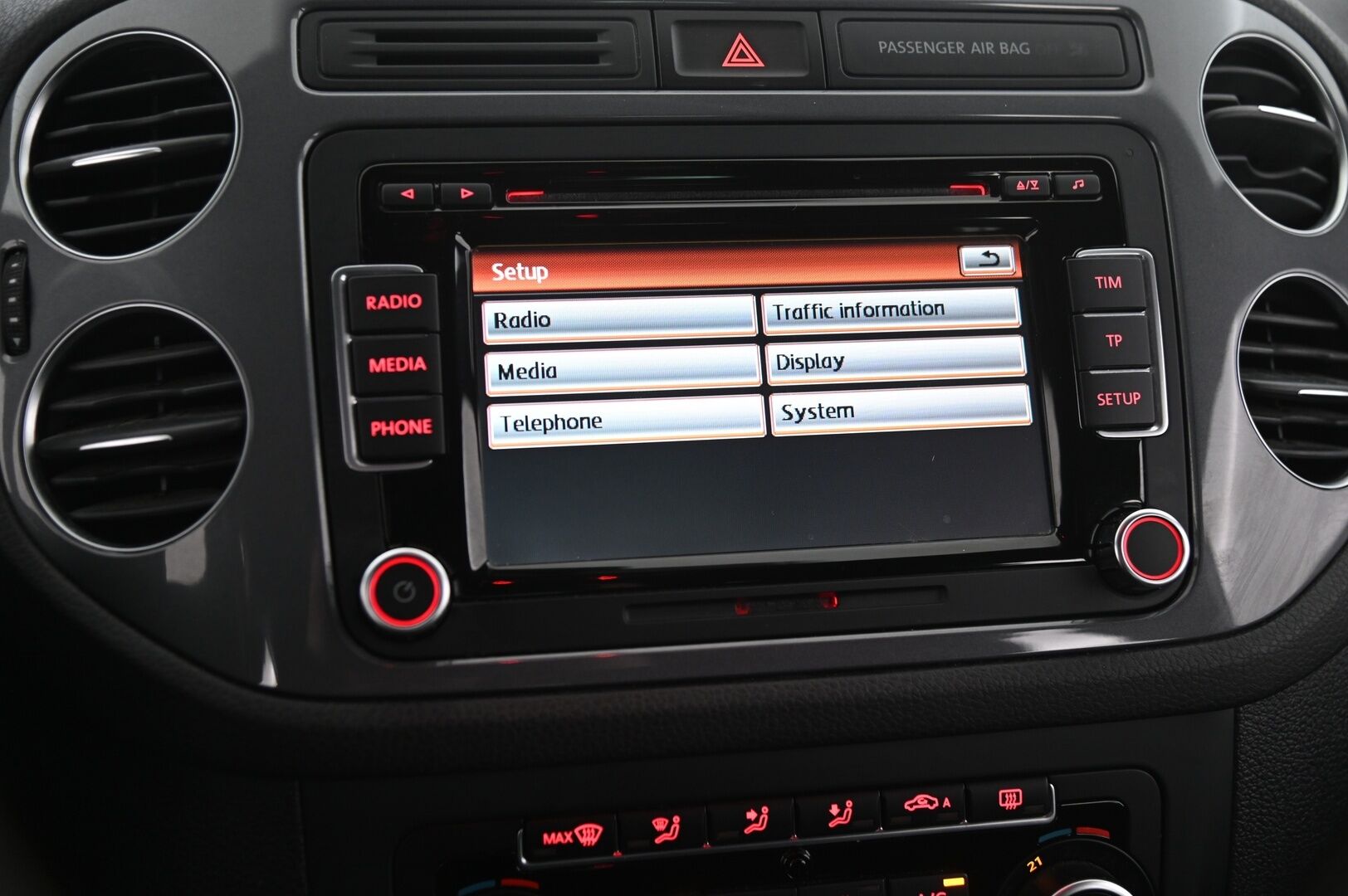 Volkswagen Tiguan 2014 1.4TSI 4Motion R-Line *Koukku / Webasto / Vakkari / P.Kamera * - Juuri huollettu!  / 2x renkaat