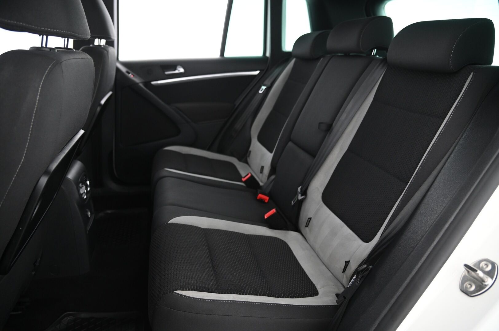Volkswagen Tiguan 2014 1.4TSI 4Motion R-Line *Koukku / Webasto / Vakkari / P.Kamera * - Juuri huollettu!  / 2x renkaat
