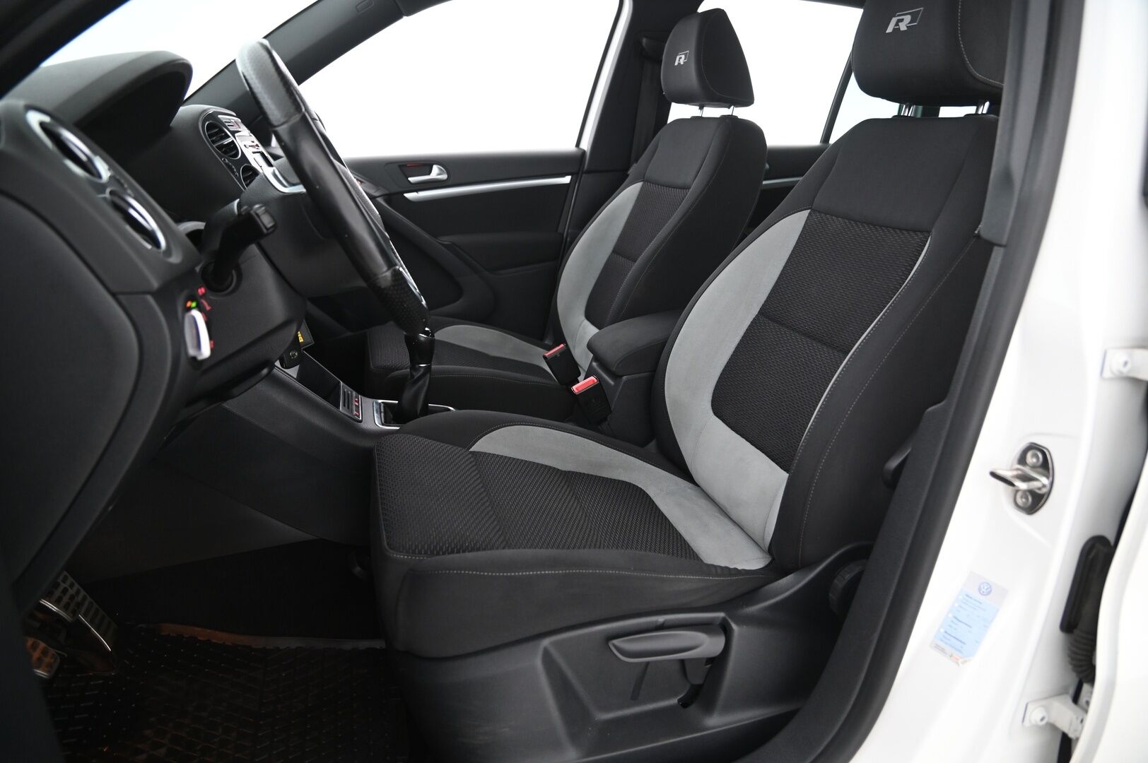 Volkswagen Tiguan 2014 1.4TSI 4Motion R-Line *Koukku / Webasto / Vakkari / P.Kamera * - Juuri huollettu!  / 2x renkaat