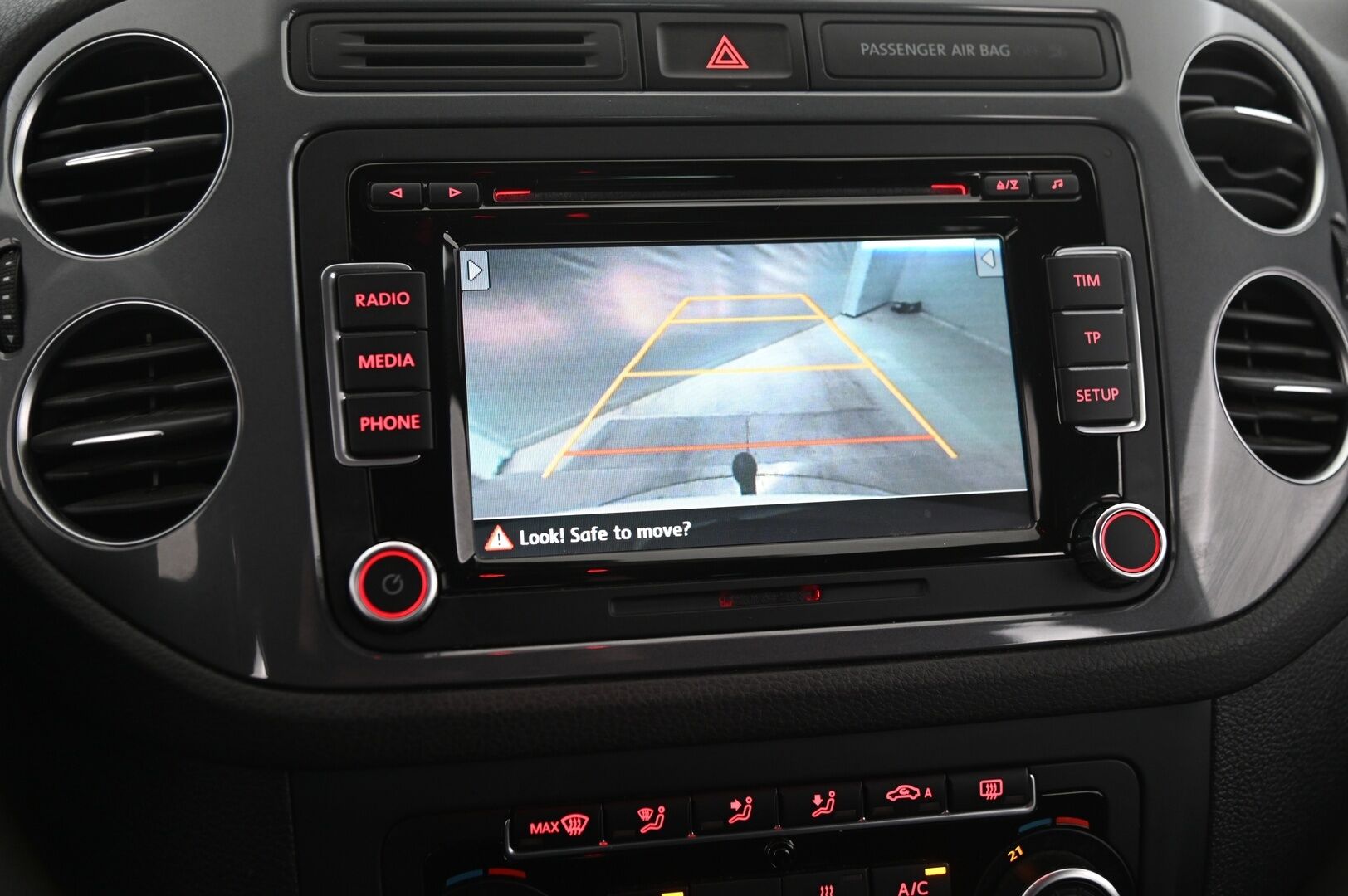 Volkswagen Tiguan 2014 1.4TSI 4Motion R-Line *Koukku / Webasto / Vakkari / P.Kamera * - Juuri huollettu!  / 2x renkaat