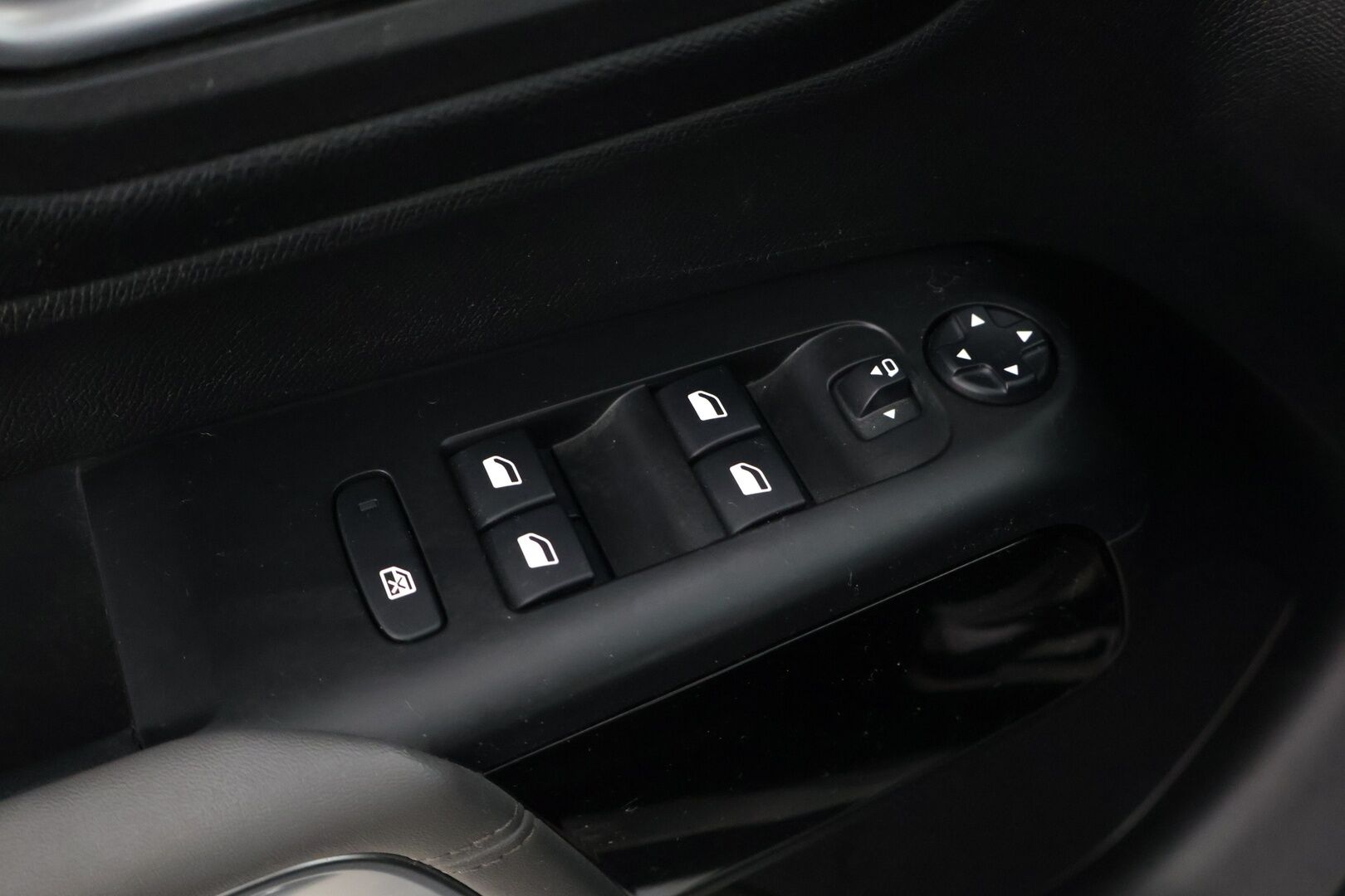 Citroen C5 Aircross 2021 Plug-in Hybrid 225 Shine Launch Edition *Adapti vakkari / Hierovat sähkösäätöiset nahkaistuimet / 360-kamera / Panorama* - Kahdet renkaat vanteineen / Juuri huollettu / Uudet kesärenkaat / Sähkötoiminen takaluukku / ISOFIX 3 kpl - Osta nyt, maksa vasta ensi vuonna