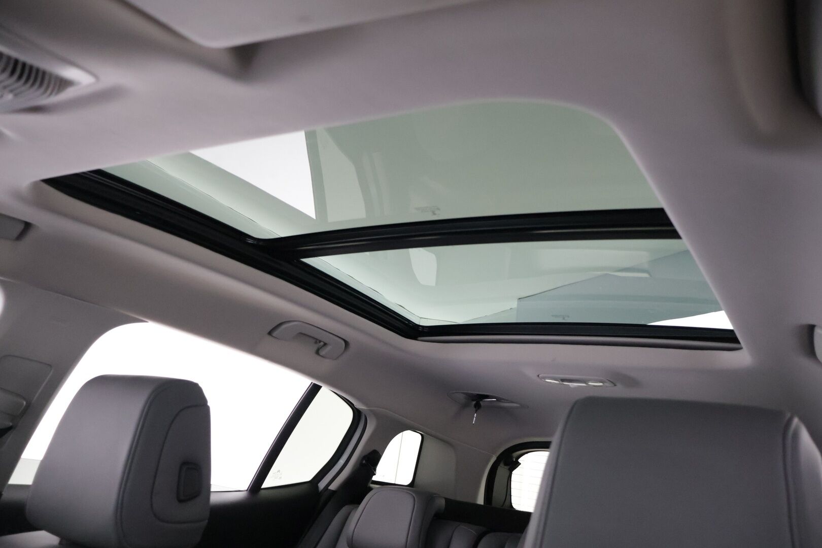 Citroen C5 Aircross 2021 Plug-in Hybrid 225 Shine Launch Edition *Adapti vakkari / Hierovat sähkösäätöiset nahkaistuimet / 360-kamera / Panorama* - Kahdet renkaat vanteineen / Juuri huollettu / Uudet kesärenkaat / Sähkötoiminen takaluukku / ISOFIX 3 kpl - Osta nyt, maksa vasta ensi vuonna