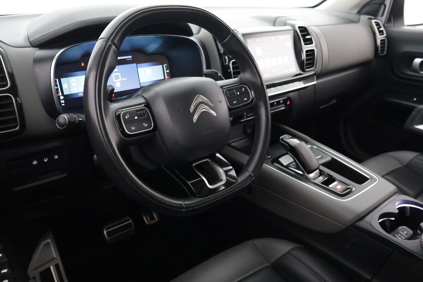 Citroen C5 Aircross 2021 Plug-in Hybrid 225 Shine Launch Edition *Adapti vakkari / Hierovat sähkösäätöiset nahkaistuimet / 360-kamera / Panorama* - Kahdet renkaat vanteineen / Juuri huollettu / Uudet kesärenkaat / Sähkötoiminen takaluukku / ISOFIX 3 kpl - Osta nyt, maksa vasta ensi vuonna