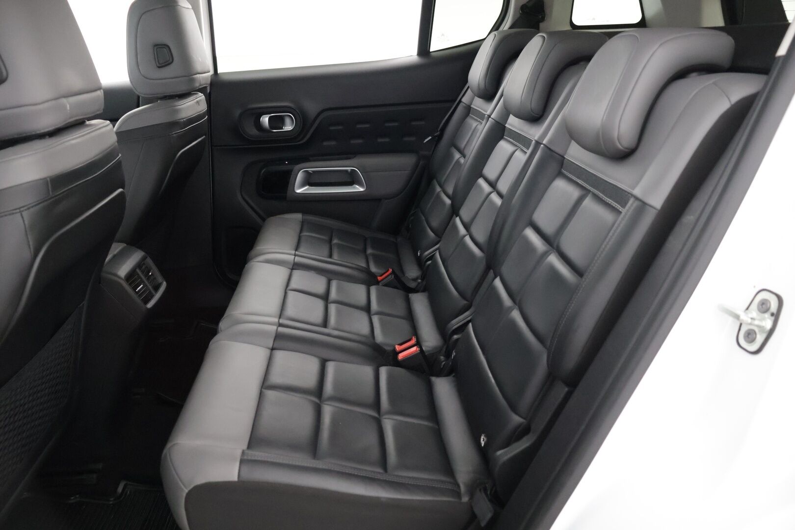 Citroen C5 Aircross 2021 Plug-in Hybrid 225 Shine Launch Edition *Adapti vakkari / Hierovat sähkösäätöiset nahkaistuimet / 360-kamera / Panorama* - Kahdet renkaat vanteineen / Juuri huollettu / Uudet kesärenkaat / Sähkötoiminen takaluukku / ISOFIX 3 kpl - Osta nyt, maksa vasta ensi vuonna