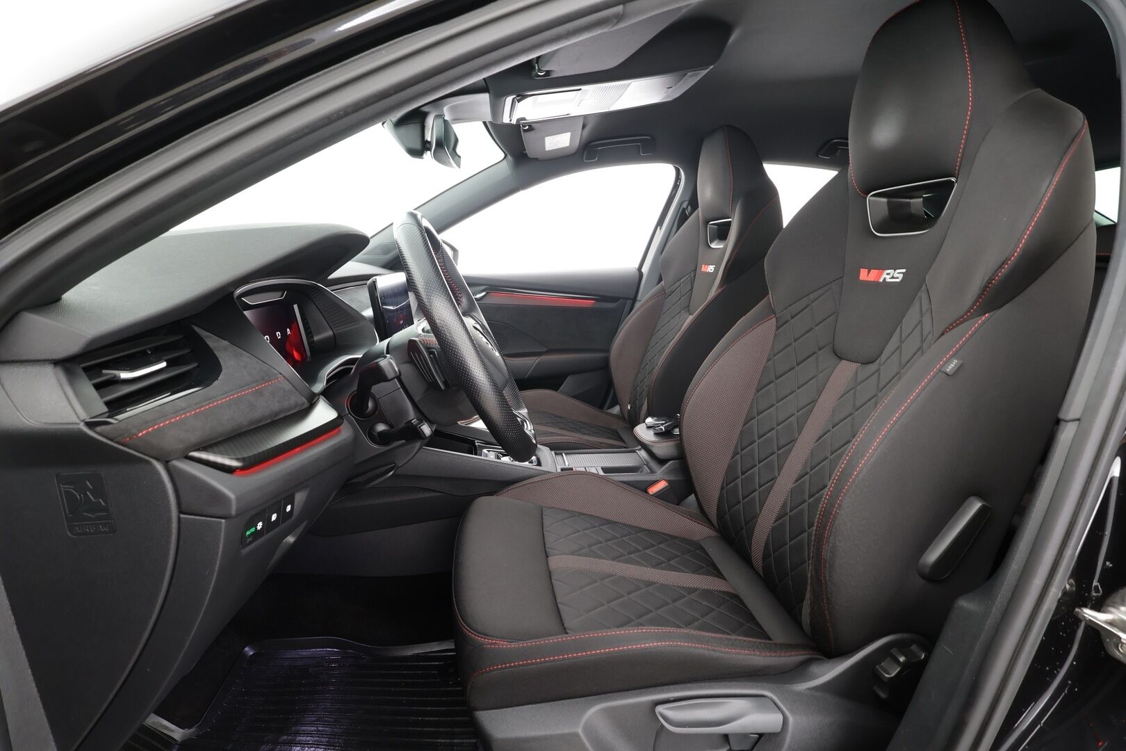 Skoda Octavia 2021 1,4 TSI PHEV RS iV DSG * Webasto / ACC / Matrix / P.kamera / Navi / Kaistavahti / Keyless * - Suomi-auto / Kahdet renkaat aluvanteilla / 2x Latauskaapelit 