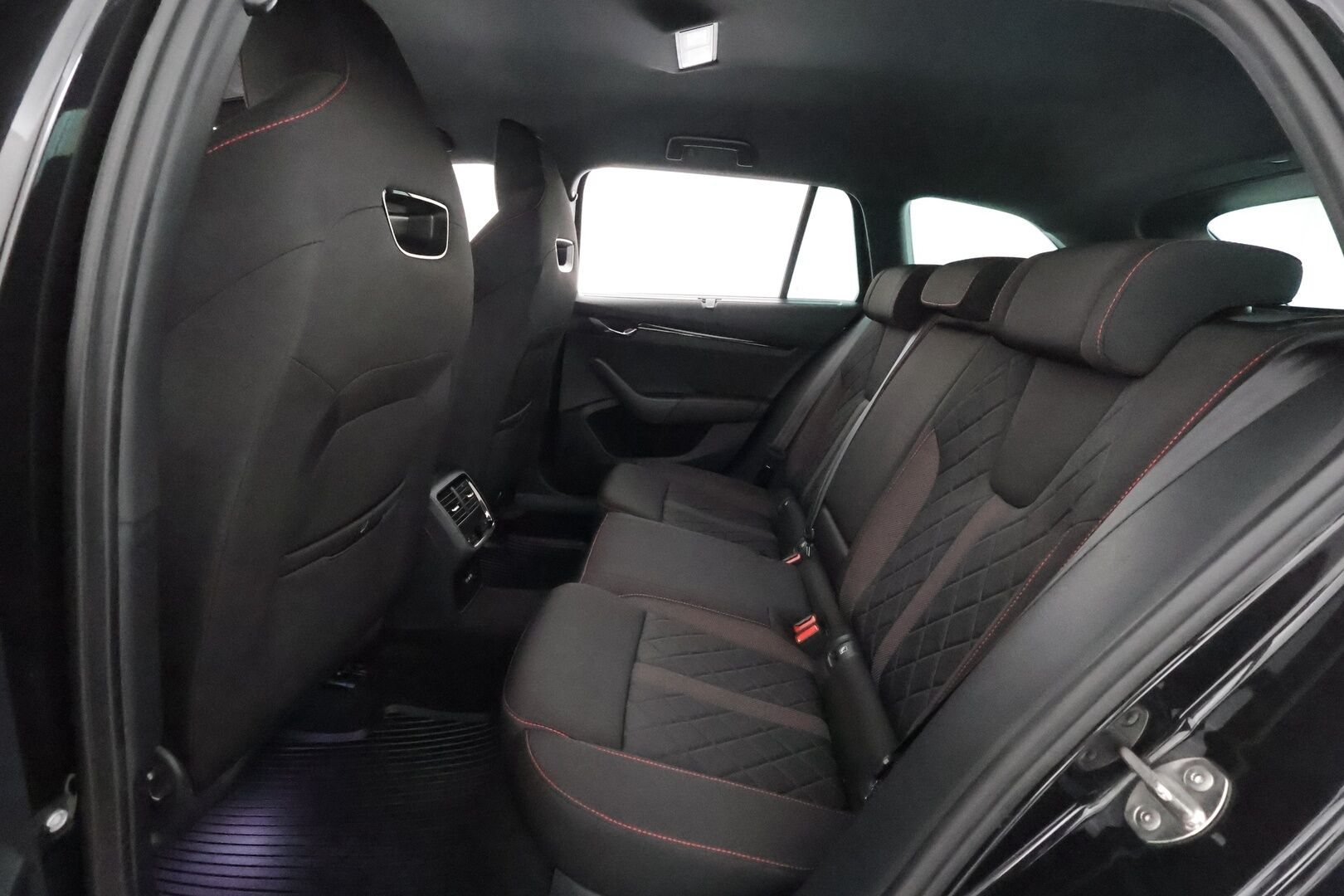 Skoda Octavia 2021 Combi 1,4 TSI PHEV RS iV DSG Autom. - Matrix-LED / Webasto / Adapt. Vakkari / P. Kamera / Canton / Navi / Kaistavahti / KeylessGO / 2x Renkaat / 