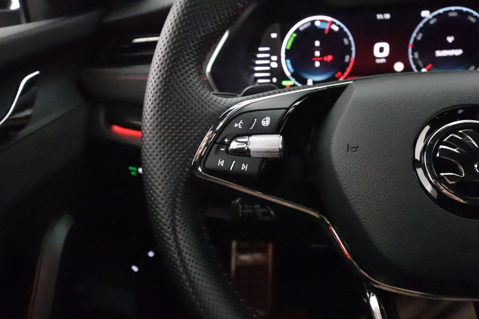 Skoda Octavia 2021 Combi 1,4 TSI PHEV RS iV DSG Autom. - Matrix-LED / Webasto / Adapt. Vakkari / P. Kamera / Canton / Navi / Kaistavahti / KeylessGO / 2x Renkaat / 