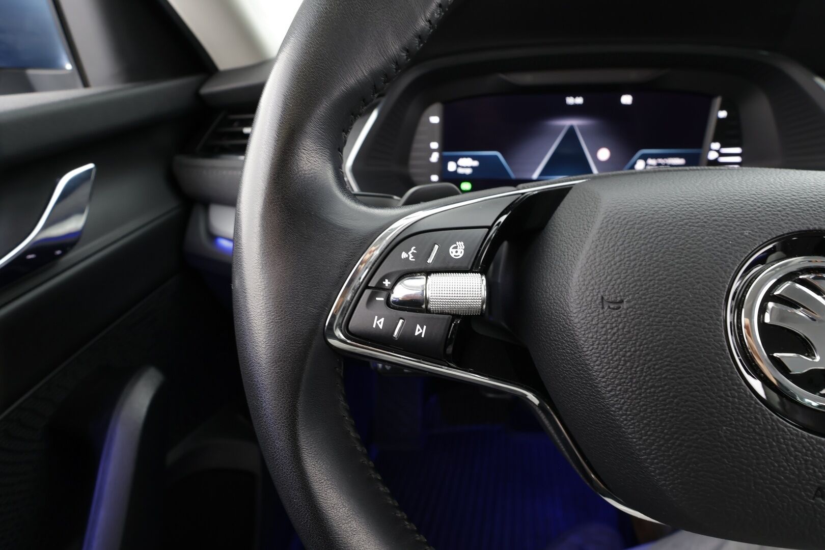 Skoda Octavia 2021 Combi 1,5 TSI Style eTEC DSG * ACC / HUD / Webasto / Matrix LED / P.kamera / Navi / Digimittaristo / Sähköluukku - Suomi-auto / Kahdet renkaat aluvanteilla / Merkkihuollettu - HULLUT JOULUT KORKOTARJOUS 2,49% 