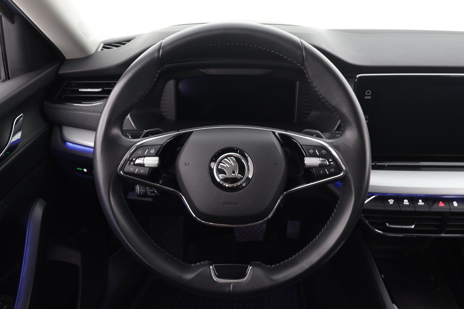 Skoda Octavia 2021 Combi 1,5 TSI Style eTEC DSG * ACC / HUD / Webasto / Matrix LED / P.kamera / Navi / Digimittaristo / Sähköluukku * - Suomi-auto / Kahdet renkaat aluvanteilla / Merkkihuollettu