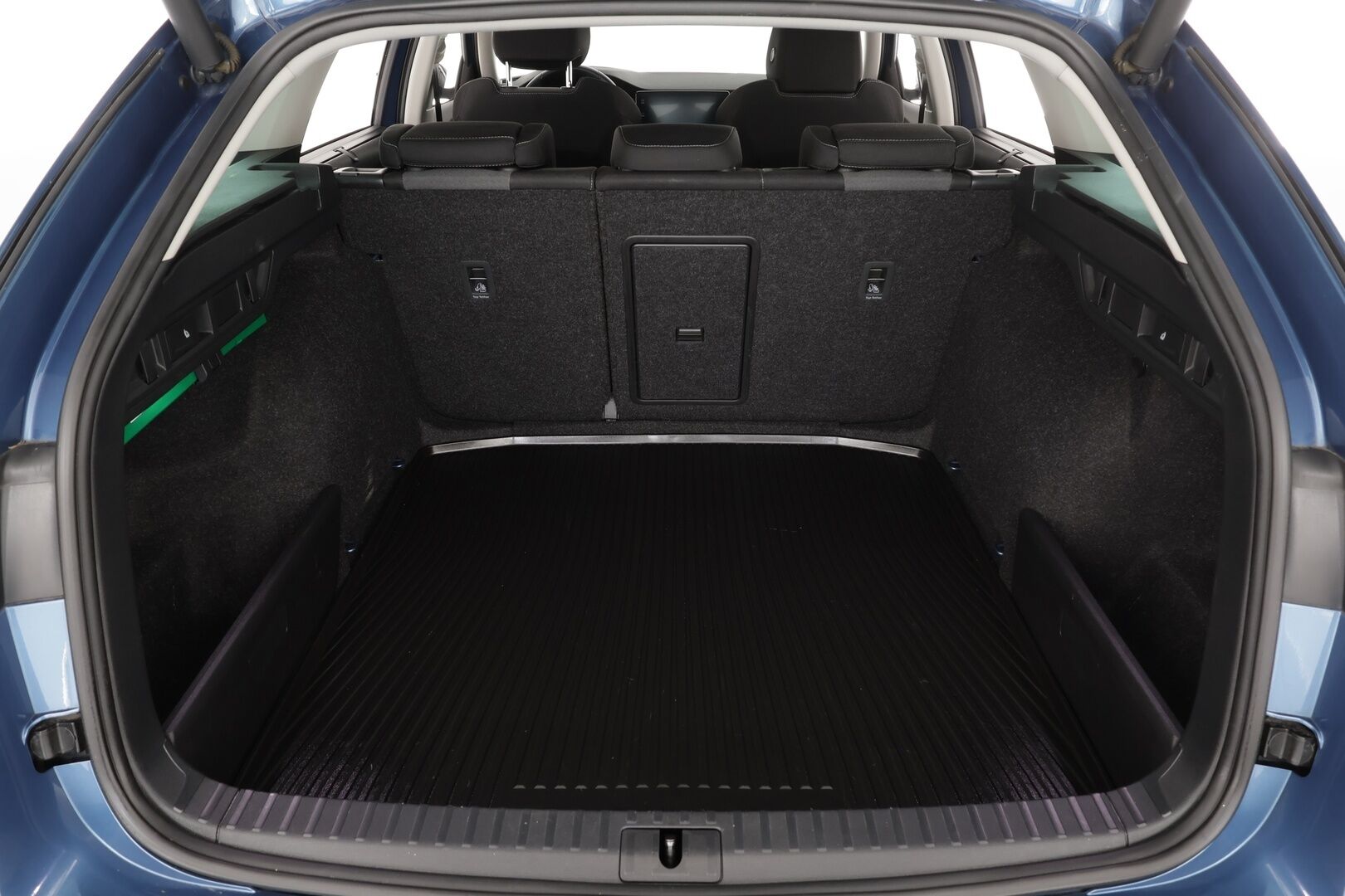 Skoda Octavia 2021 Combi 1,5 TSI Style eTEC DSG * ACC / HUD / Webasto / Matrix LED / P.kamera / Navi / Digimittaristo / Sähköluukku * - Suomi-auto / Kahdet renkaat aluvanteilla / Merkkihuollettu