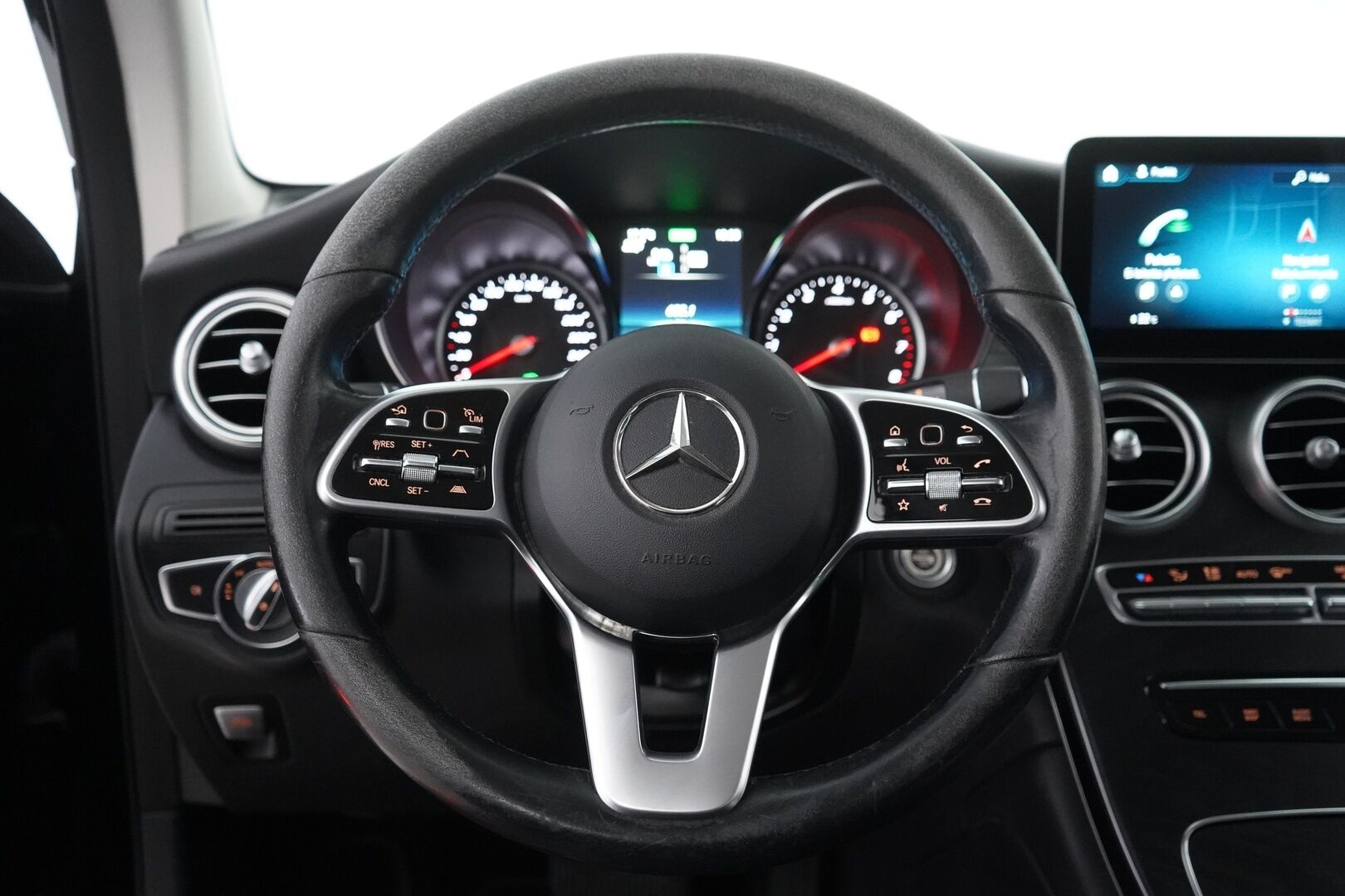 Mercedes-Benz GLC 2021 300 e 4MATIC A Business EQ Power - Distronic | HUD | Nahkasisusta | Vetokoukku | Peruutuskamera | Osittain sähkösäätöiset etuistuimet | Astinlaudat | Kahdet renkaat vanteineen | SoH 84.2% - KORKO VAIN 3,99 %