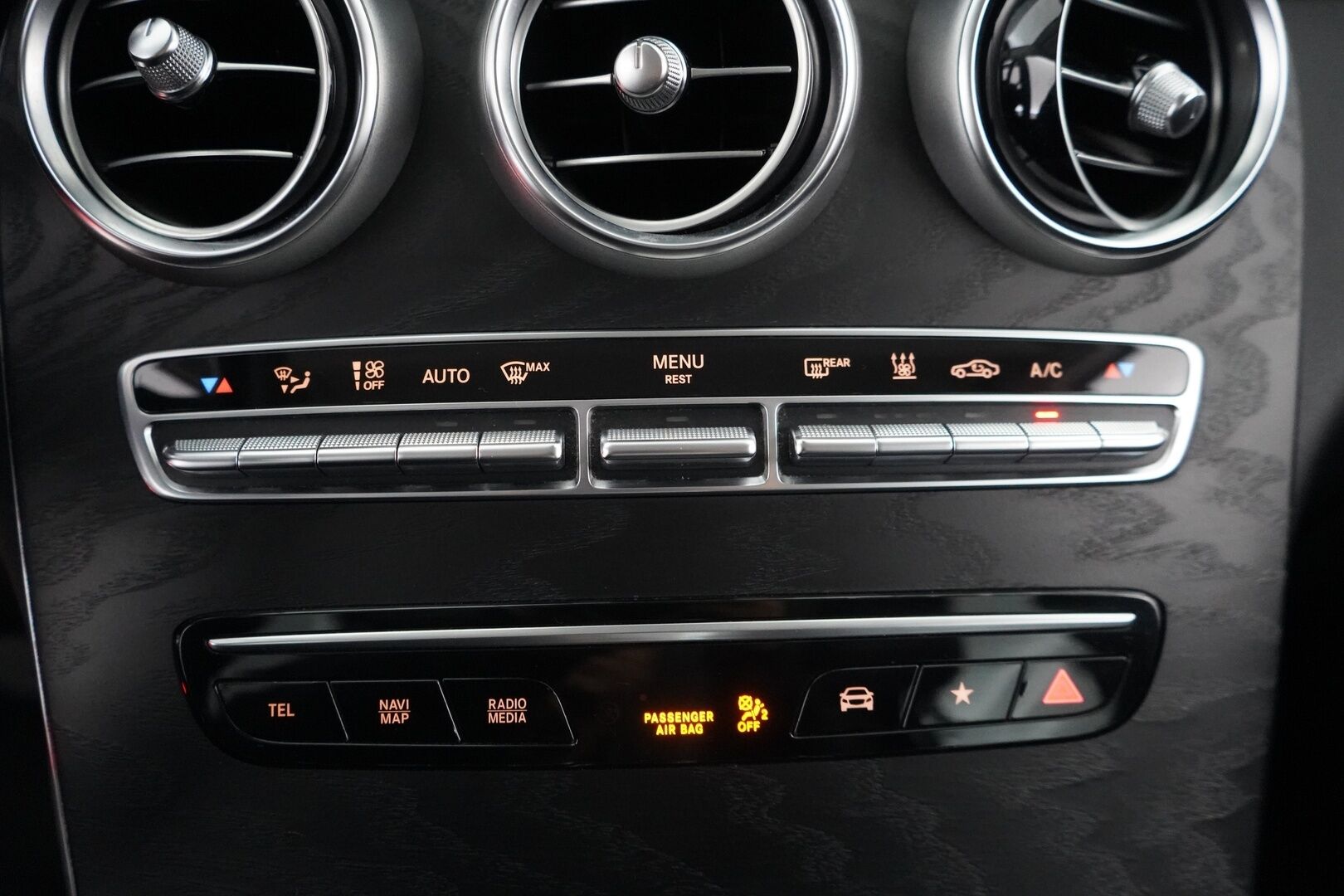 Mercedes-Benz GLC 2021 300 e 4MATIC A Business EQ Power - Distronic | HUD | Nahkasisusta | Vetokoukku | Peruutuskamera | Osittain sähkösäätöiset etuistuimet | Astinlaudat | Kahdet renkaat vanteineen | SoH 84.2% - KORKO VAIN 3,99 %