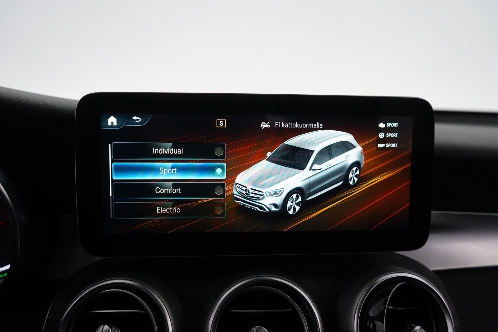 Mercedes-Benz GLC 2021 300 e 4MATIC A Business EQ Power - Distronic | HUD | Nahkasisusta | Vetokoukku | Peruutuskamera | Osittain sähkösäätöiset etuistuimet | Astinlaudat | Kahdet renkaat vanteineen | SoH 84.2% - KORKO VAIN 3,99 %