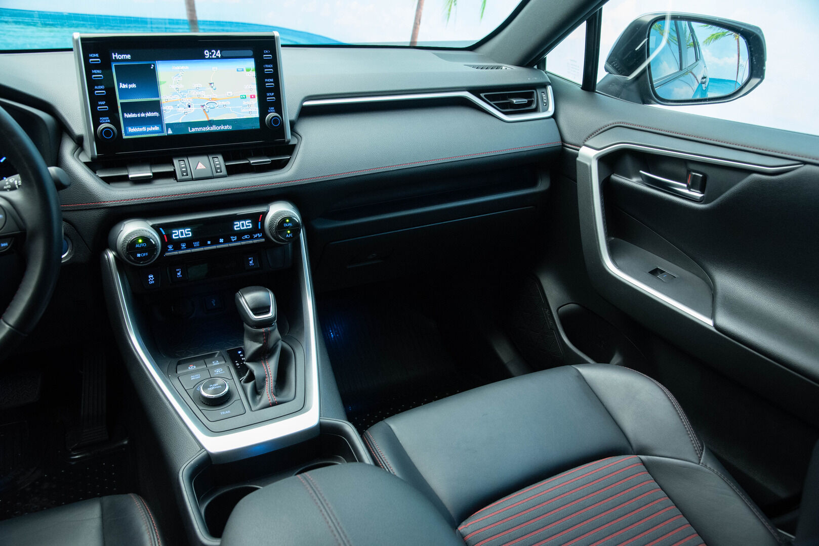 Toyota RAV4 Plug-in 2021 Hybrid 2,5 AWD-i Active *Huippuvarusteet / Adapt. Vakkari / Sähköpenkki / Ratinlämmitin / Remote Climate Control* - Merkkiliikkeen huoltokirja / 2x renkaat alumiinivanteilla / 2-om. Suomi-auto