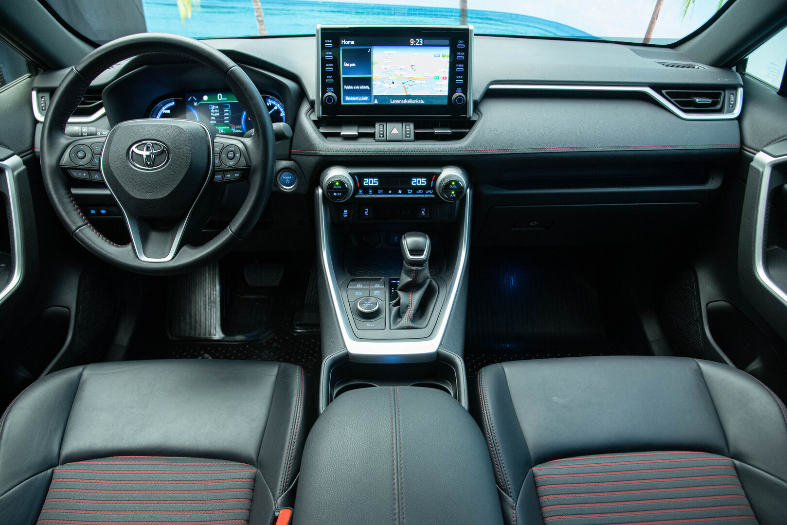 Toyota RAV4 Plug-in 2021 Hybrid 2,5 AWD-i Active *Huippuvarusteet / Adapt. Vakkari / Sähköpenkki / Ratinlämmitin / Remote Climate Control* - Merkkiliikkeen huoltokirja / 2x renkaat alumiinivanteilla / 2-om. Suomi-auto