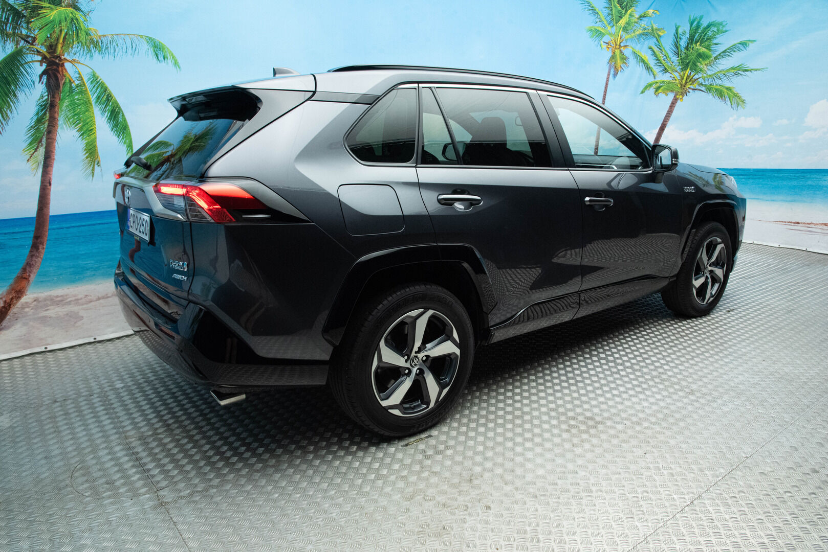 Toyota RAV4 Plug-in 2021 Hybrid 2,5 AWD-i Active *Huippuvarusteet / Adapt. Vakkari / Sähköpenkki / Ratinlämmitin / Remote Climate Control* - Merkkiliikkeen huoltokirja / 2x renkaat alumiinivanteilla / 2-om. Suomi-auto - HULLUT JOULUT KORKOTARJOUS 2,49% 