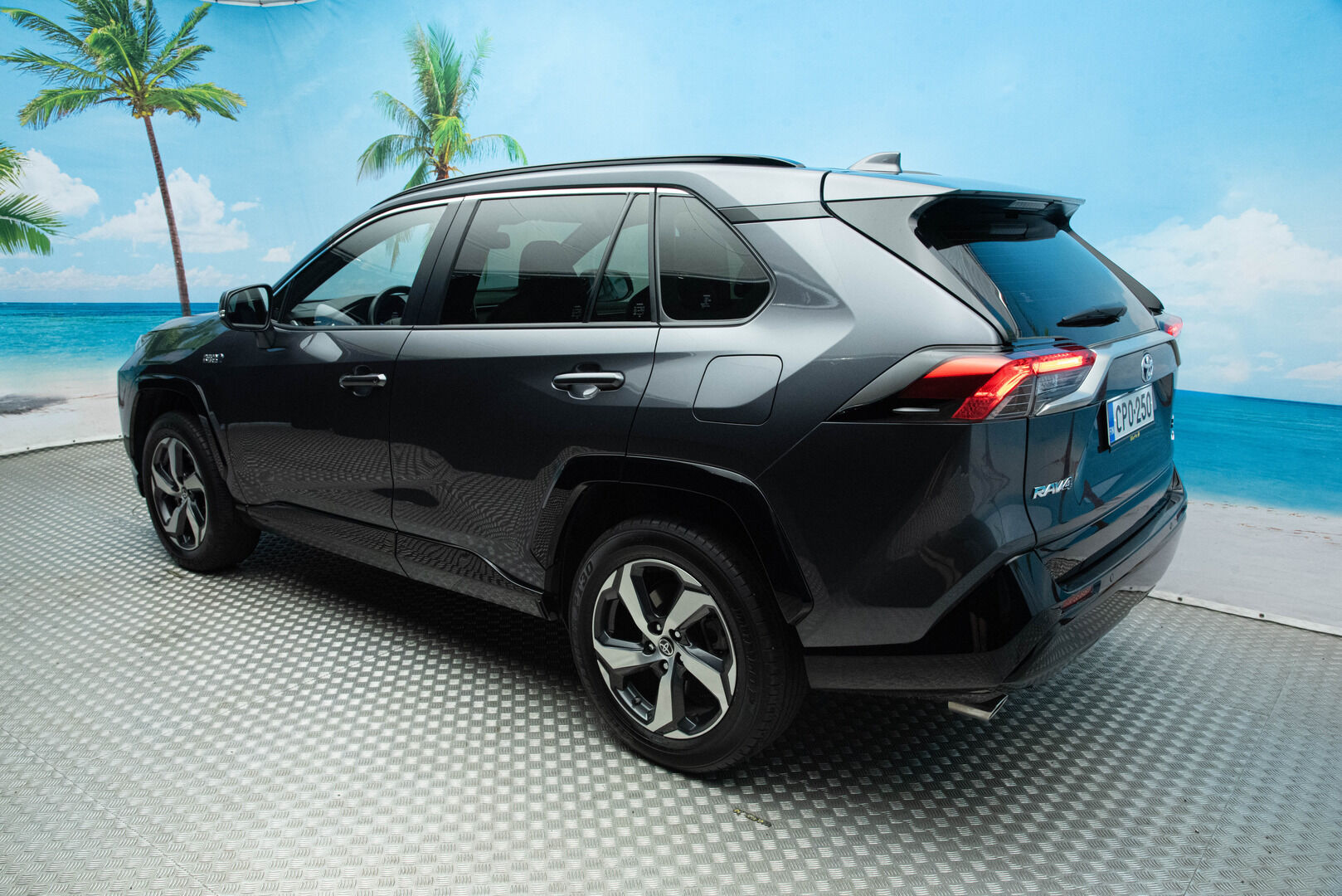 Toyota RAV4 Plug-in 2021 Hybrid 2,5 AWD-i Active *Huippuvarusteet / Adapt. Vakkari / Sähköpenkki / Ratinlämmitin / Remote Climate Control* - Merkkiliikkeen huoltokirja / 2x renkaat alumiinivanteilla / 2-om. Suomi-auto - HULLUT JOULUT KORKOTARJOUS 2,49% 