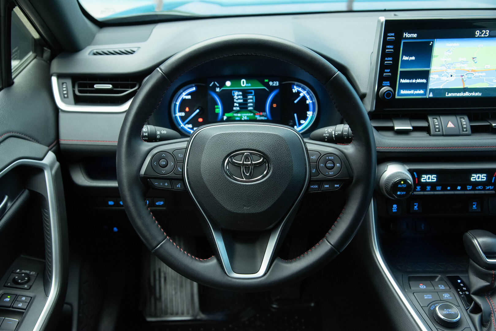 Toyota RAV4 Plug-in 2021 Hybrid 2,5 AWD-i Active *Huippuvarusteet / Adapt. Vakkari / Sähköpenkki / Ratinlämmitin / Remote Climate Control* - Merkkiliikkeen huoltokirja / 2x renkaat alumiinivanteilla / 2-om. Suomi-auto - HULLUT JOULUT KORKOTARJOUS 2,49% 