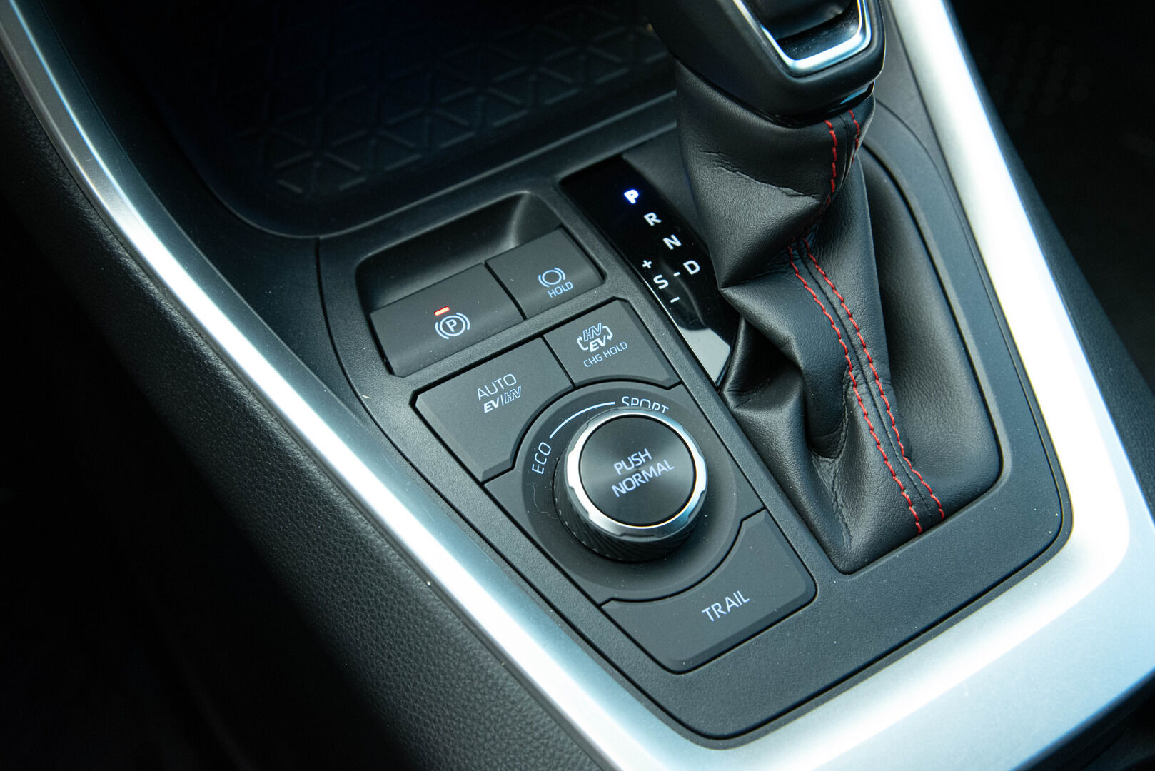 Toyota RAV4 Plug-in 2021 Hybrid 2,5 AWD-i Active *Huippuvarusteet / Adapt. Vakkari / Sähköpenkki / Ratinlämmitin / Remote Climate Control* - Merkkiliikkeen huoltokirja / 2x renkaat alumiinivanteilla / 2-om. Suomi-auto - HULLUT JOULUT KORKOTARJOUS 2,49% 