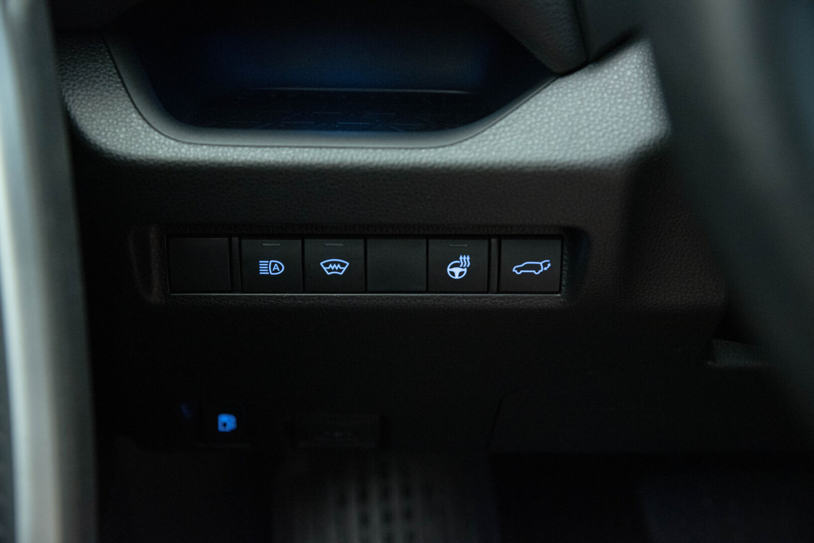 Toyota RAV4 Plug-in 2021 Hybrid 2,5 AWD-i Active *Huippuvarusteet / Adapt. Vakkari / Sähköpenkki / Ratinlämmitin / Remote Climate Control* - Merkkiliikkeen huoltokirja / 2x renkaat alumiinivanteilla / 2-om. Suomi-auto