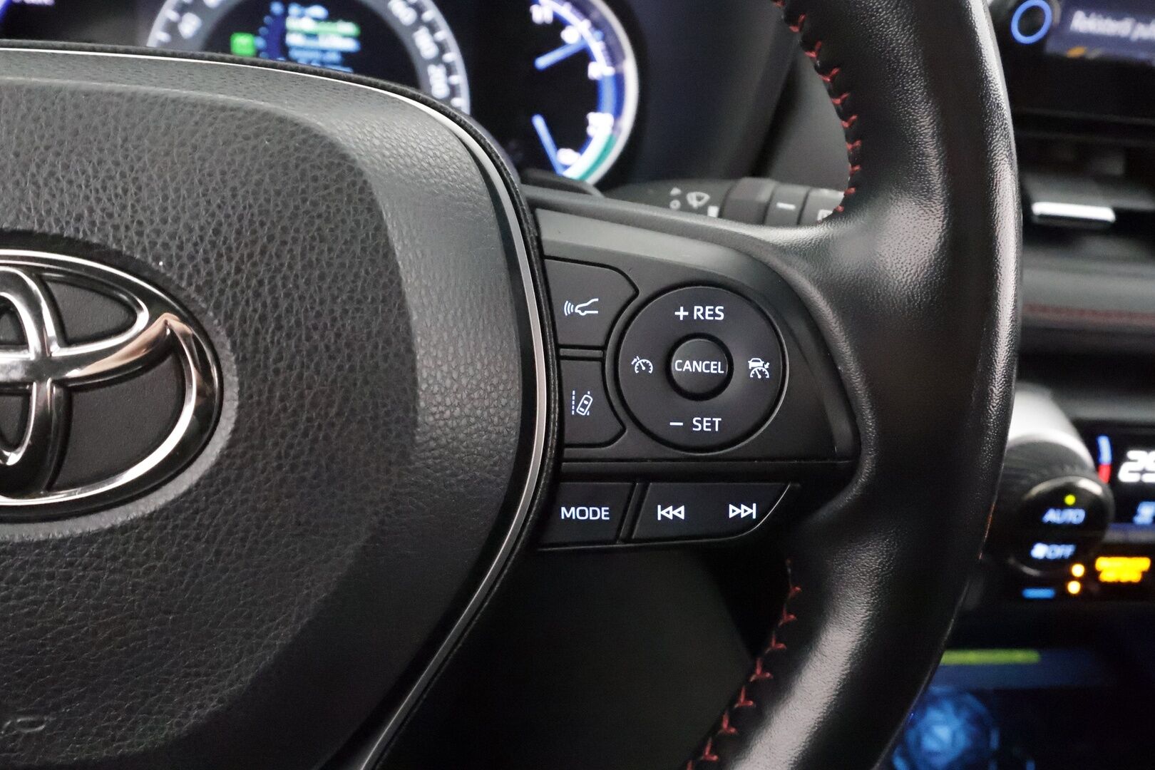 Toyota RAV4 Plug-in 2021 Hybrid 2,5 AWD-i Premium Business * Panorama / Koukku / ACC / LED / P.Kamera / JBL / Ilmastoitu Muistipenkki / Navi * - 1-om Suomi-auto / Kahdet renkaat aluvanteilla / Merkkihuollot