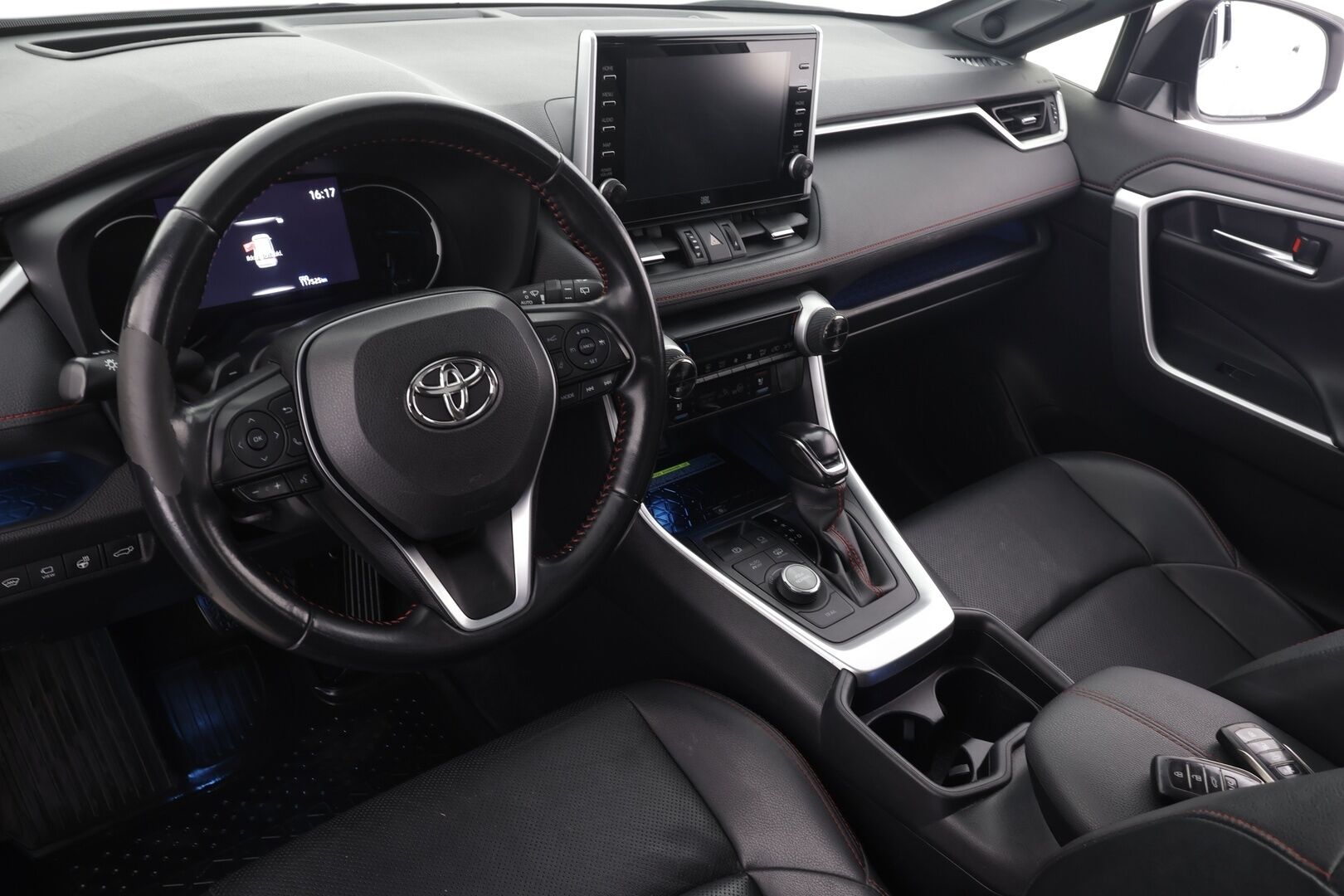 Toyota RAV4 Plug-in 2021 Hybrid 2,5 AWD-i Premium Business * Panorama / Koukku / ACC / LED / P.Kamera / JBL / Ilmastoitu Muistipenkki / Navi * - 1-om Suomi-auto / Kahdet renkaat aluvanteilla / Merkkihuollot - HULLUT AVAJAISHULINAT KORKOTARJOUS 3,29 %