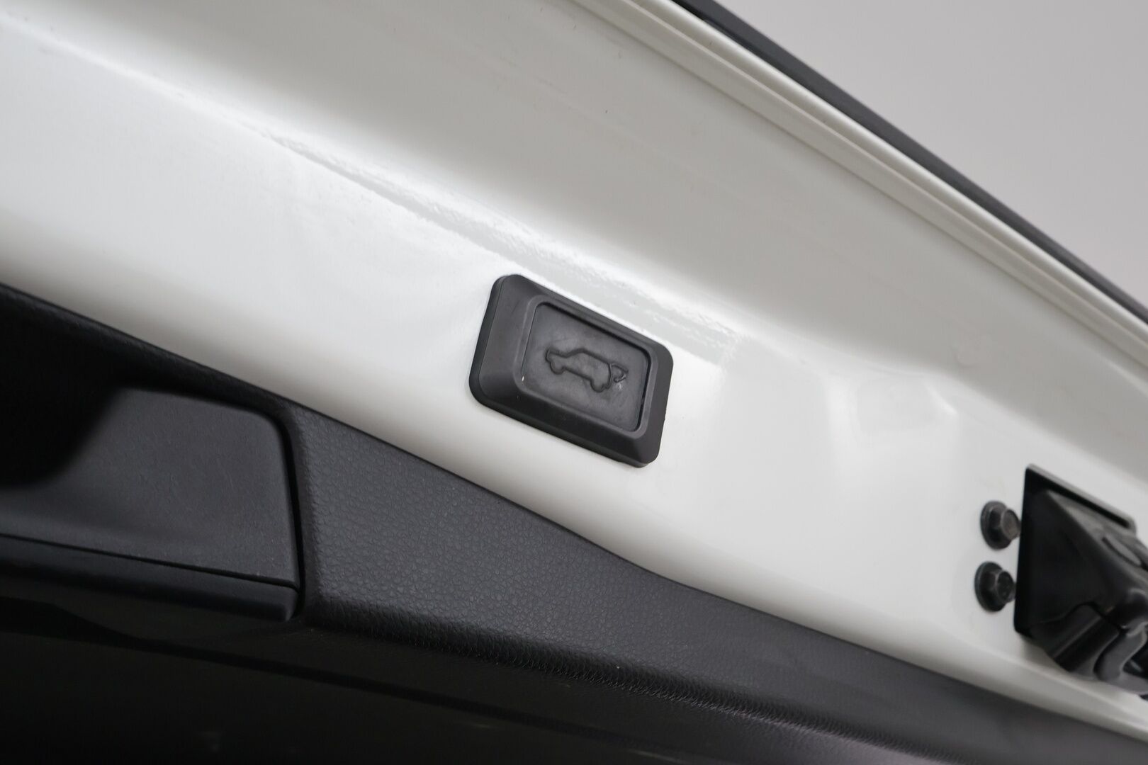 Toyota RAV4 Plug-in 2021 Hybrid 2,5 AWD-i Premium Business * Panorama / Koukku / ACC / LED / P.Kamera / JBL / Ilmastoitu Muistipenkki / Navi * - 1-om Suomi-auto / Kahdet renkaat aluvanteilla / Merkkihuollot