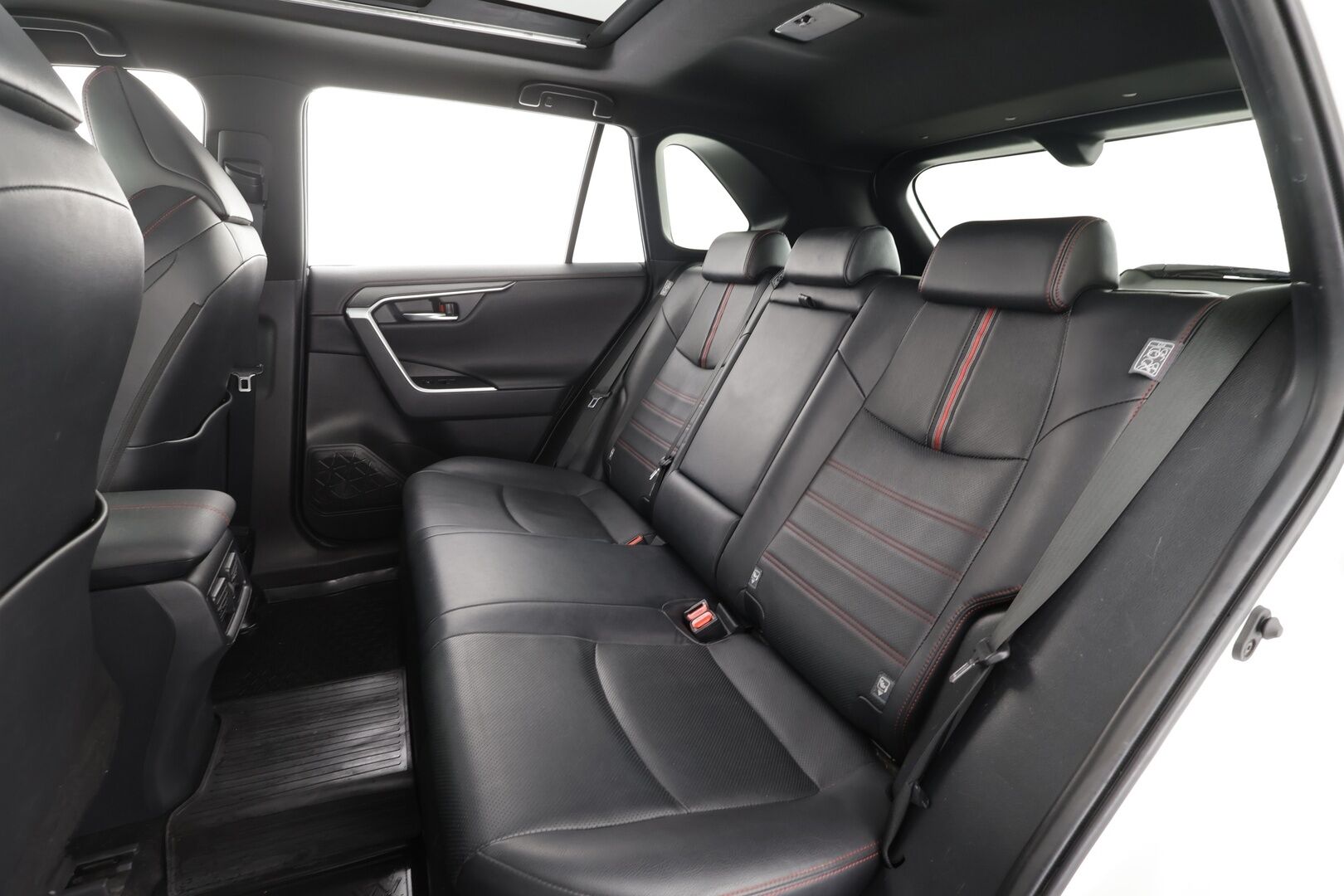 Toyota RAV4 Plug-in 2021 Hybrid 2,5 AWD-i Premium Business * Panorama / Koukku / ACC / LED / P.Kamera / JBL / Ilmastoitu Muistipenkki / Navi * - 1-om Suomi-auto / Kahdet renkaat aluvanteilla / Merkkihuollot