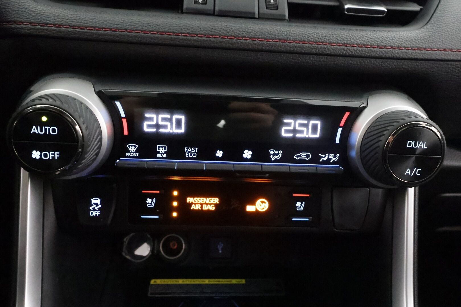 Toyota RAV4 Plug-in 2021 Hybrid 2,5 AWD-i Premium Business * Panorama / Koukku / ACC / LED / P.Kamera / JBL / Ilmastoitu Muistipenkki / Navi * - 1-om Suomi-auto / Kahdet renkaat aluvanteilla / Merkkihuollot - HULLUT AVAJAISHULINAT KORKOTARJOUS 3,29 %