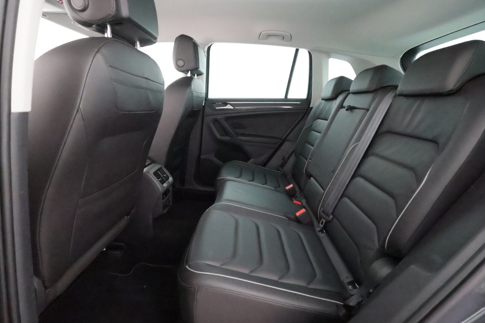 Volkswagen Tiguan 2021 Style eHybrid 180 kW DSG-automaatti - | ACC | Matrix-LED | 360 | Muistipenkki | Nahkaverhoilu | Kaistavahti | Keyless | Digimittaristo | 1-om Suomi-auto | Kahdet renkaat | Merkkihuollot |