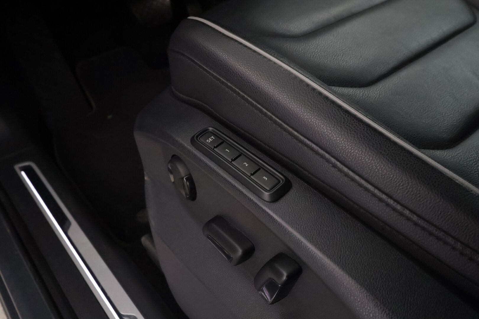 Volkswagen Tiguan 2021 Style eHybrid 180 kW DSG-automaatti - | ACC | Matrix-LED | 360 | Muistipenkki | Nahkaverhoilu | Kaistavahti | Keyless | Digimittaristo | 1-om Suomi-auto | Kahdet renkaat | Merkkihuollot |