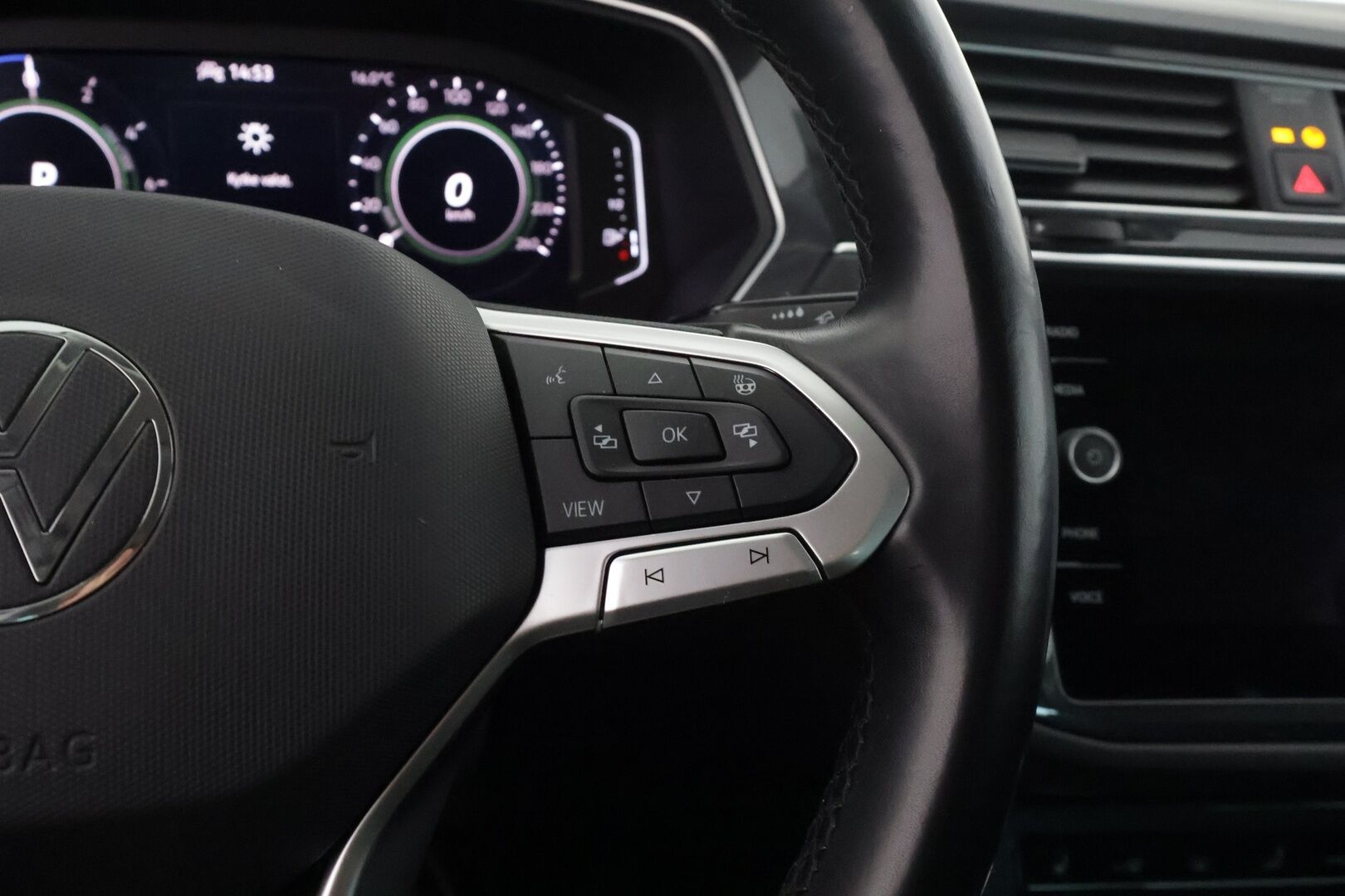 Volkswagen Tiguan 2021 Style eHybrid 180 kW DSG-automaatti - | ACC | Matrix-LED | 360 | Muistipenkki | Nahkaverhoilu | Kaistavahti | Keyless | Digimittaristo | 1-om Suomi-auto | Kahdet renkaat | Merkkihuollot |