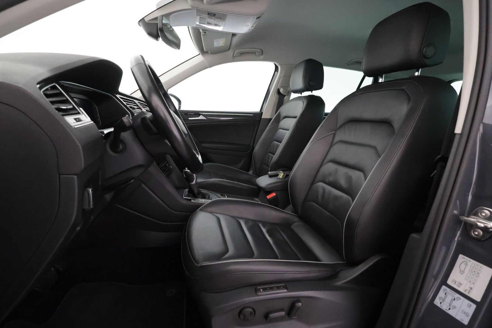 Volkswagen Tiguan 2021 Style eHybrid 180 kW DSG-automaatti - | ACC | Matrix-LED | 360 | Muistipenkki | Nahkaverhoilu | Kaistavahti | Keyless | Digimittaristo | 1-om Suomi-auto | Kahdet renkaat | Merkkihuollot |
