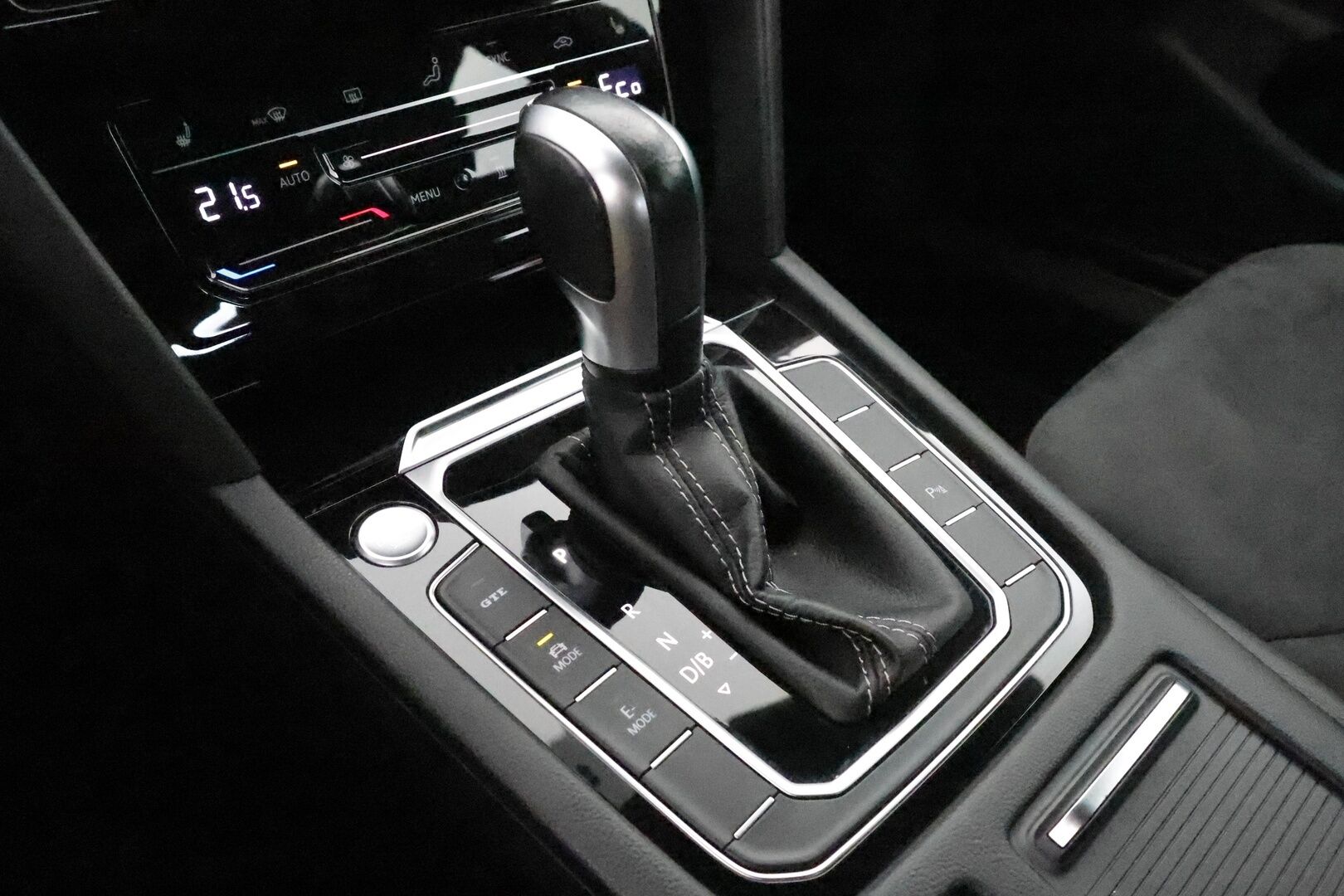 Volkswagen Arteon 2021 Shooting Brake R-Line eHybrid 160 kW DSG-automaatti ** Webasto / HUD / Adapt.Vakkari / Adapt.LED / P.Kamera / Navi ** - Suomi-auto / Akku Kuntotarkistettu!