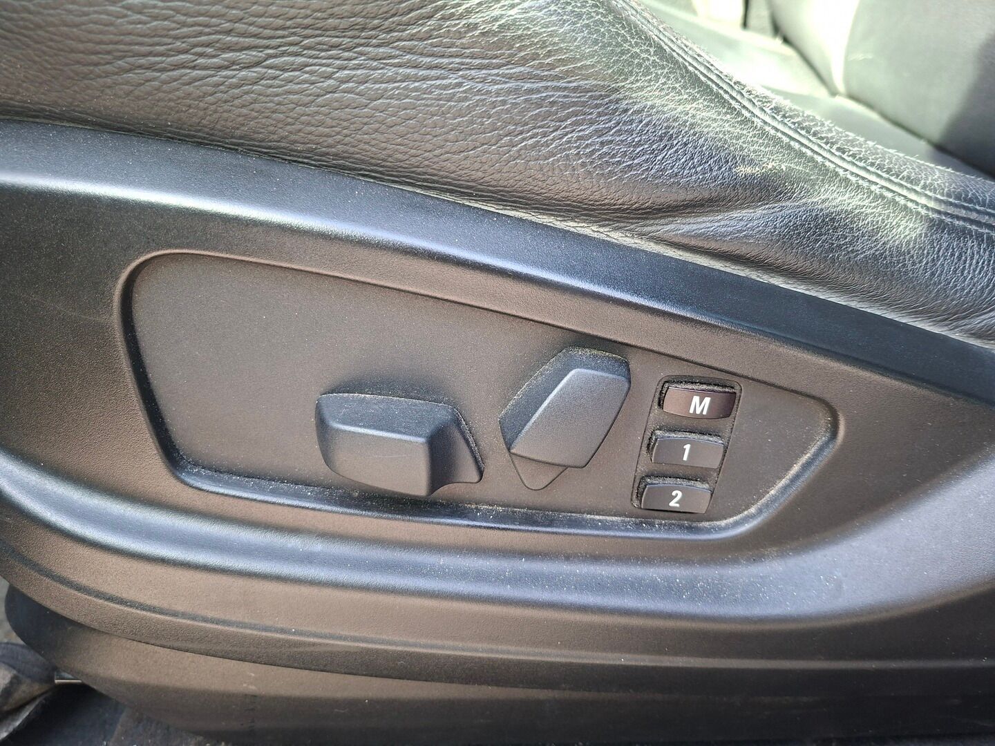 BMW X6M 2010 E71 SAV * YritysOutlet - Myydään vain yrityksille * - HUD / Vetokoukku / Kattoluukku / Prof.Navi / Peruutuskamera / Muistipenkki / Nahkasisusta 