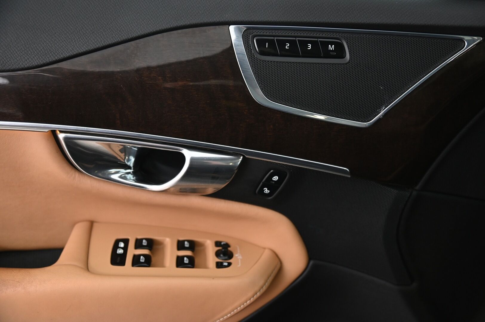 Volvo XC90 2016 T8 Twin Engine AWD Inscription au 7-P *VOC / ACC / Koukku / Muistipenkit / Tuuletetut etuistuimet / Panorama / Urheiluistuimet / Navi / Full-LED - *SoH 76.5% / Ratinlämmitys / Webasto / BLIS / P-Kamera / Tutkat / Pilot-Assist* 