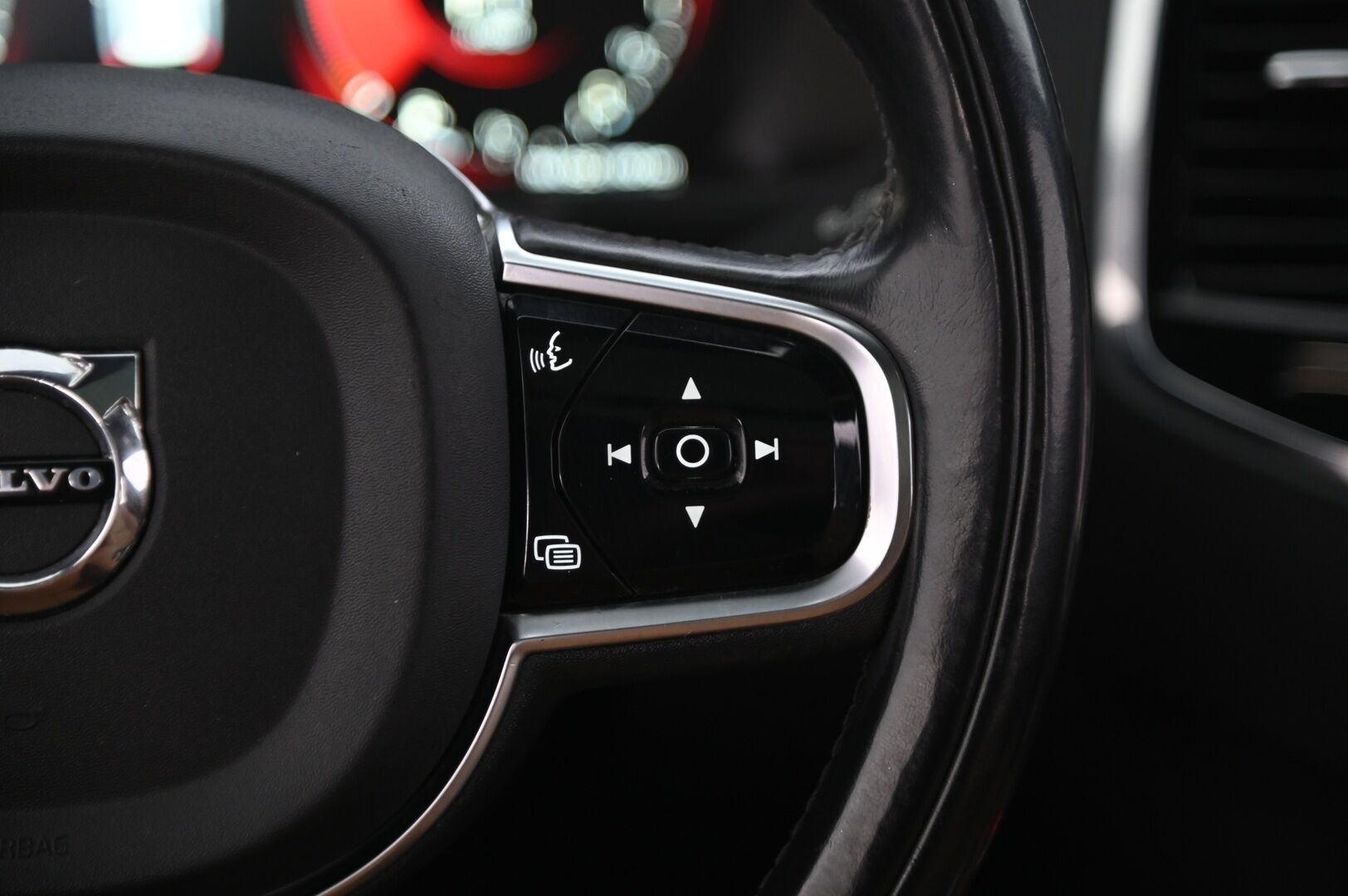 Volvo XC90 2016 T8 Twin Engine AWD Inscription au 7-P *VOC / ACC / Koukku / Muistipenkit / Tuuletetut etuistuimet / Panorama / Urheiluistuimet / Navi / Full-LED - *SoH 76.5% / Ratinlämmitys / Webasto / BLIS / P-Kamera / Tutkat / Pilot-Assist* 