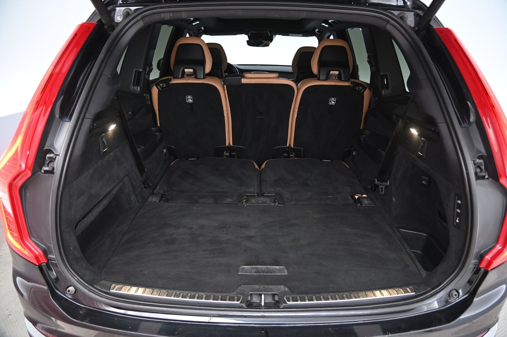 Volvo XC90 2016 T8 Twin Engine AWD Inscription au 7-P *VOC / ACC / Koukku / Muistipenkit / Tuuletetut etuistuimet / Panorama / Urheiluistuimet / Navi / Full-LED - *SoH 76.5% / Ratinlämmitys / Webasto / BLIS / P-Kamera / Tutkat / Pilot-Assist* 