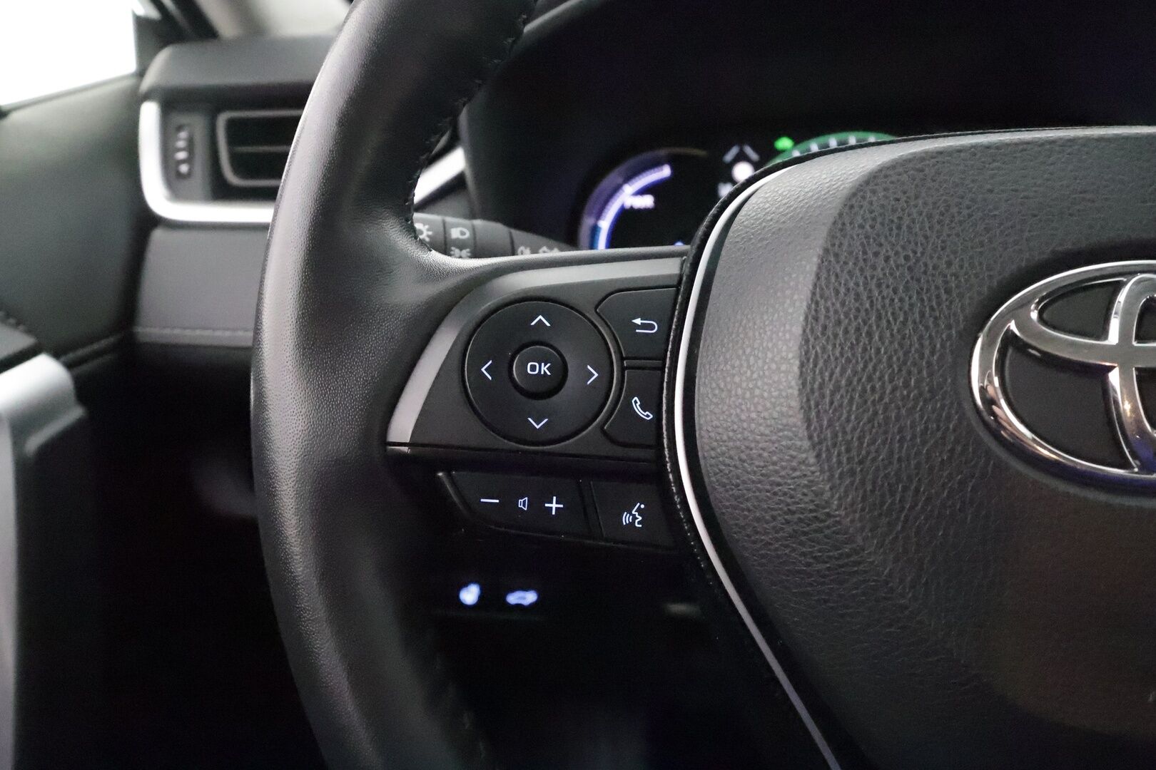 Toyota RAV4 2021 2,5 Hybrid Business **Adapt.Vakkari / P. Kamera / LED-valot / Navi / Kaistavahti / KeylessGO / 2x Renkaat** - 3,99 % KORKOTARJOUS TÄHÄN AUTOON - 2-Omisteinen Merkkihuollettu Suomi-auto!