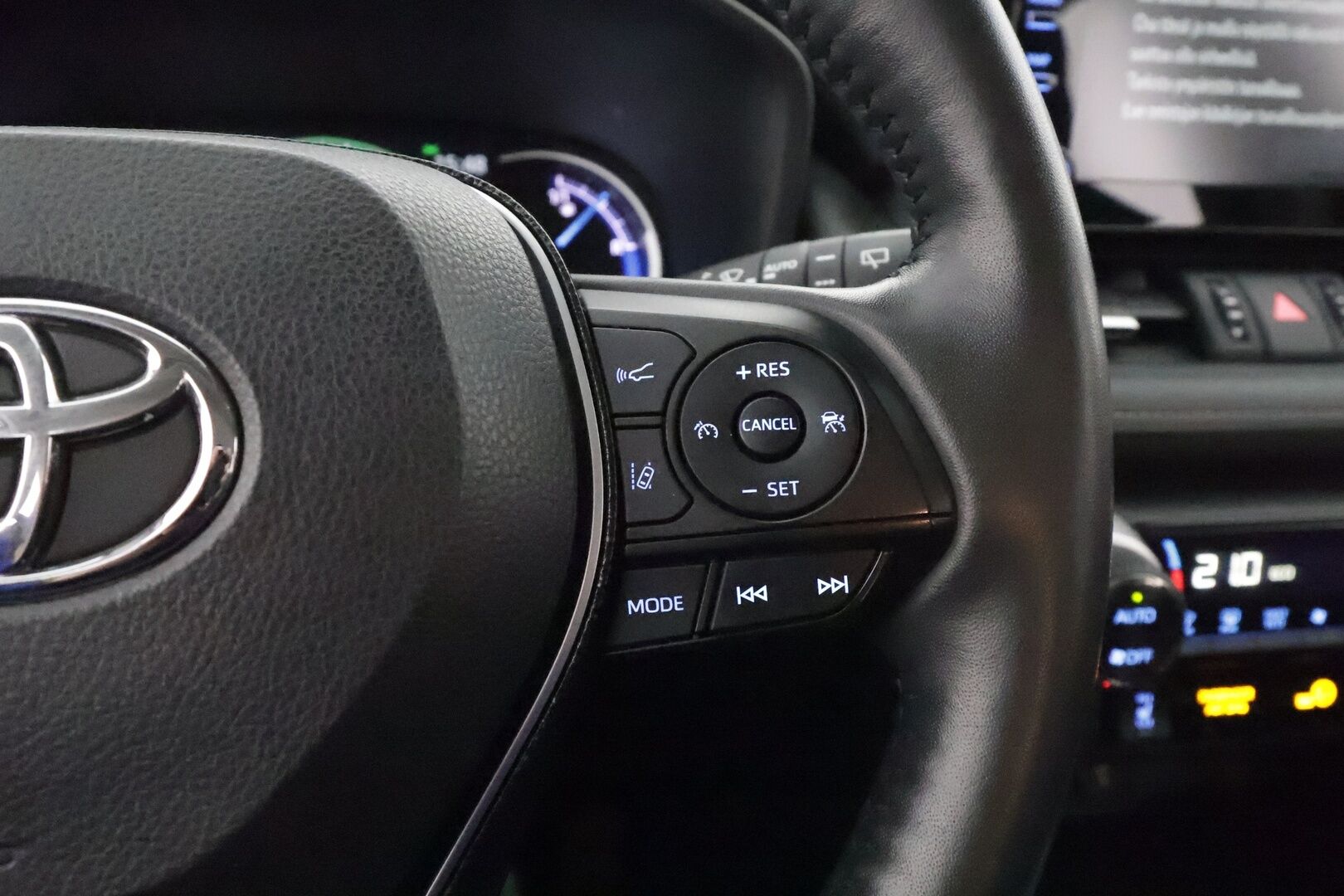Toyota RAV4 2021 2,5 Hybrid Business **Adapt.Vakkari / P. Kamera / LED-valot / Navi / Kaistavahti / KeylessGO / 2x Renkaat** - 3,99 % KORKOTARJOUS TÄHÄN AUTOON - 2-Omisteinen Merkkihuollettu Suomi-auto!