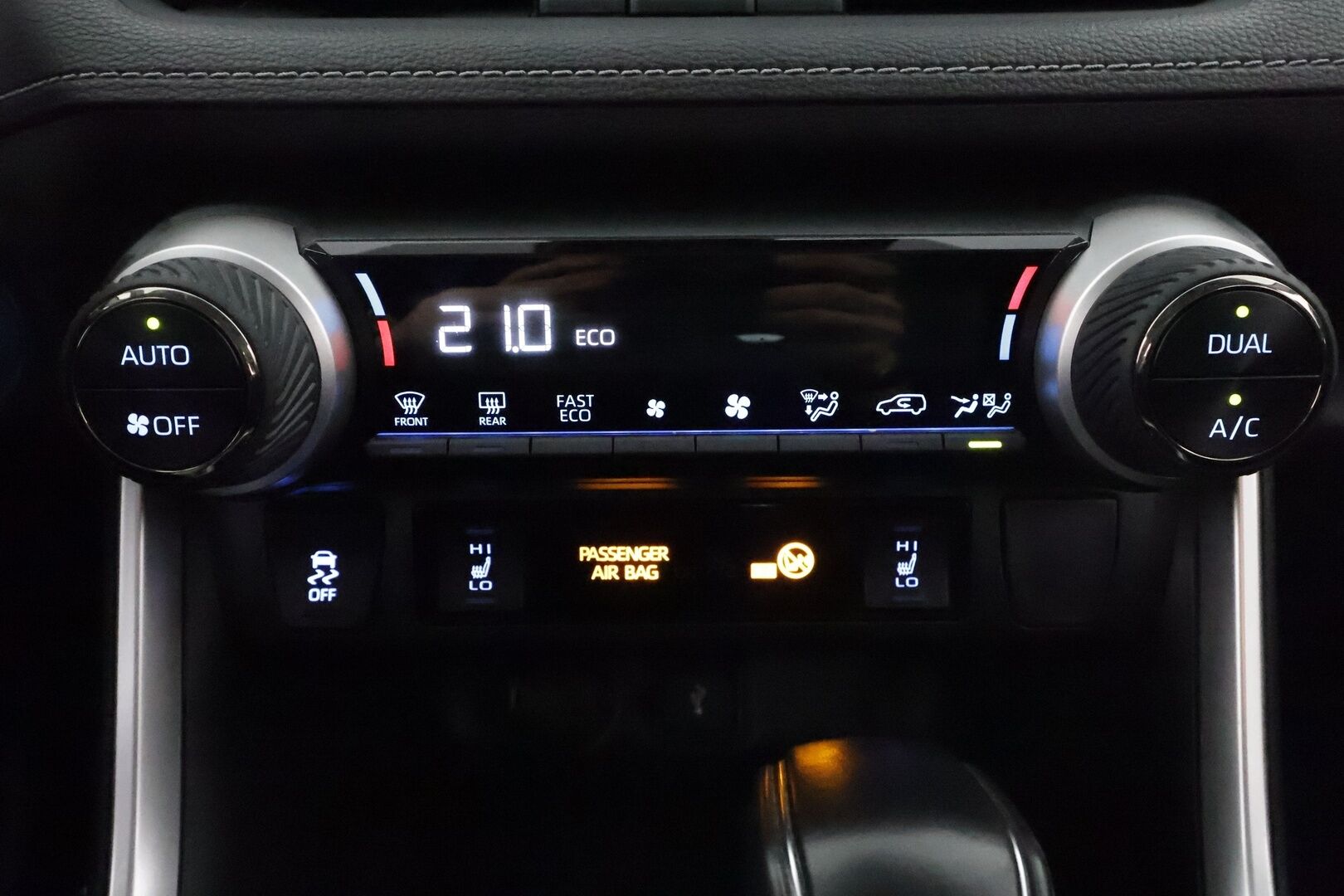 Toyota RAV4 2021 2,5 Hybrid Business **Adapt.Vakkari / P. Kamera / LED-valot / Navi / Kaistavahti / KeylessGO / 2x Renkaat** - 3,99 % KORKOTARJOUS TÄHÄN AUTOON - 2-Omisteinen Merkkihuollettu Suomi-auto!