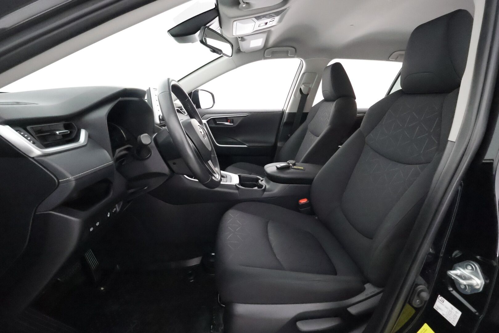 Toyota RAV4 2021 2,5 Hybrid Business **Adapt.Vakkari / P. Kamera / LED-valot / Navi / Kaistavahti / KeylessGO / 2x Renkaat** - 3,99 % KORKOTARJOUS TÄHÄN AUTOON - 2-Omisteinen Merkkihuollettu Suomi-auto!