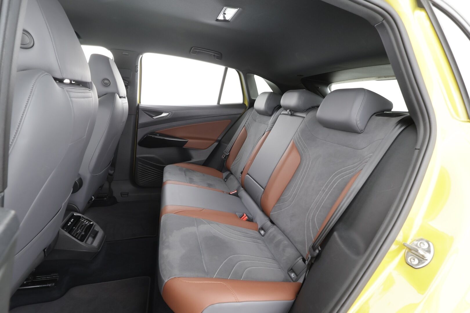 Volkswagen ID.4 2021 Pro Performance 1ST 150 kW, akku 77 kWh * ACC / ILP / Koukku / LED / Navi / P.Kamera / Ratinlämmitin * - 1.Om Suomi-auto / Kahdet renkaat aluvanteilla / Merkkihuollettu
