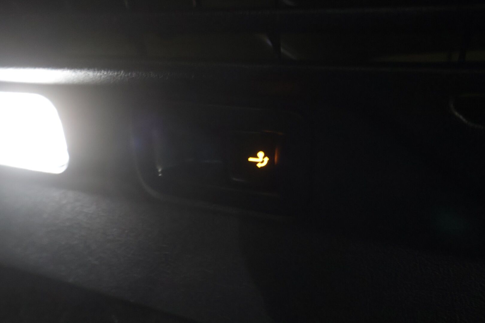 Volkswagen ID.4 2021 Pro Performance 1ST 150 kW, akku 77 kWh * ACC / ILP / Koukku / LED / Navi / P.Kamera / Ratinlämmitin * - 1.Om Suomi-auto / Kahdet renkaat aluvanteilla / Merkkihuollettu
