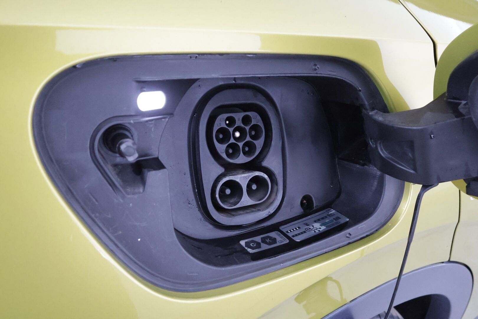 Volkswagen ID.4 2021 Pro Performance 1ST 150 kW, akku 77 kWh * ACC / ILP / Koukku / LED / Navi / P.Kamera / Ratinlämmitin * - 1.Om Suomi-auto / Kahdet renkaat aluvanteilla / Merkkihuollettu